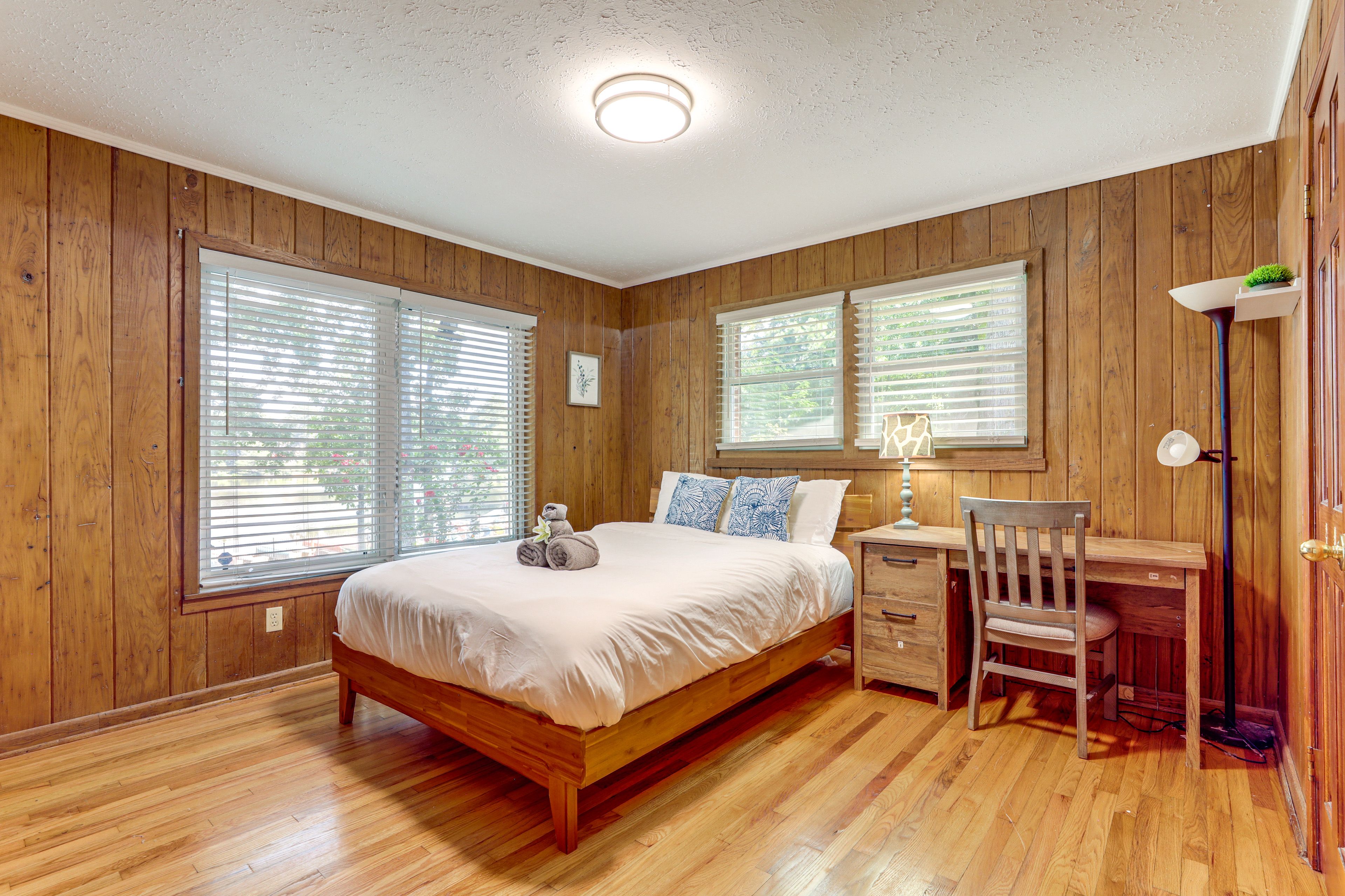 Bedroom 2 | Queen Bed