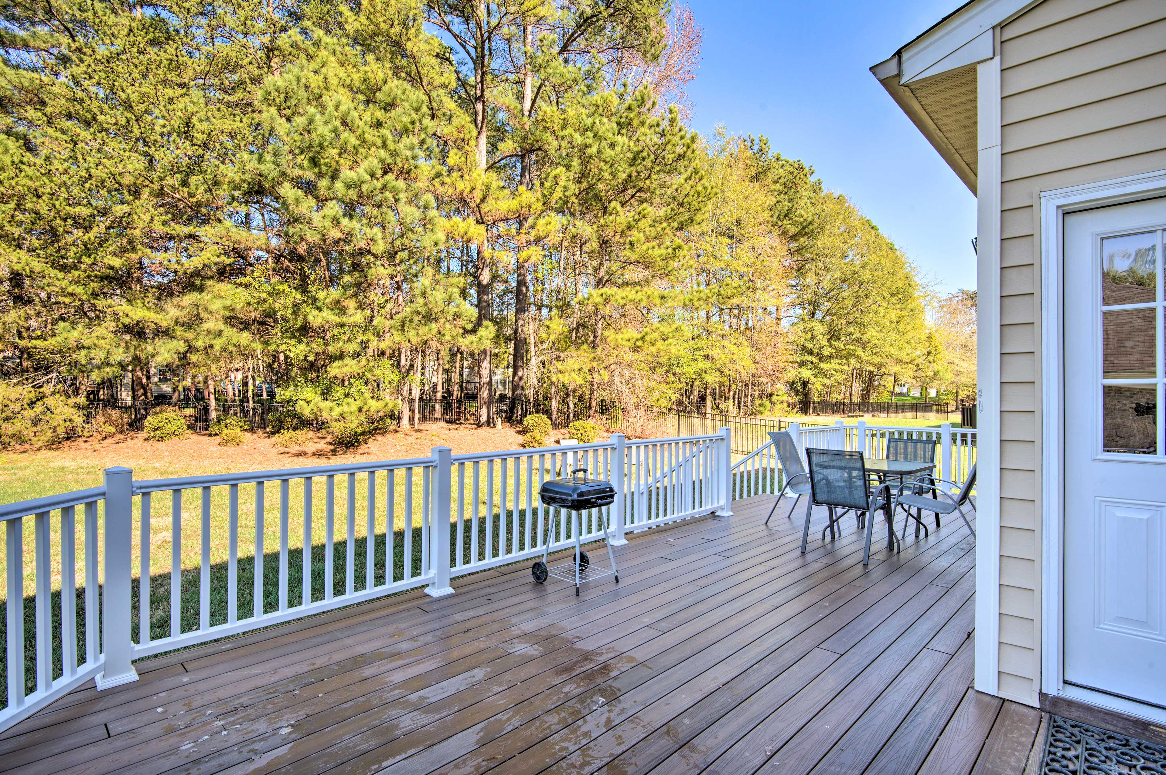 Deck | Charcoal Grill | Outdoor Seating & Dining