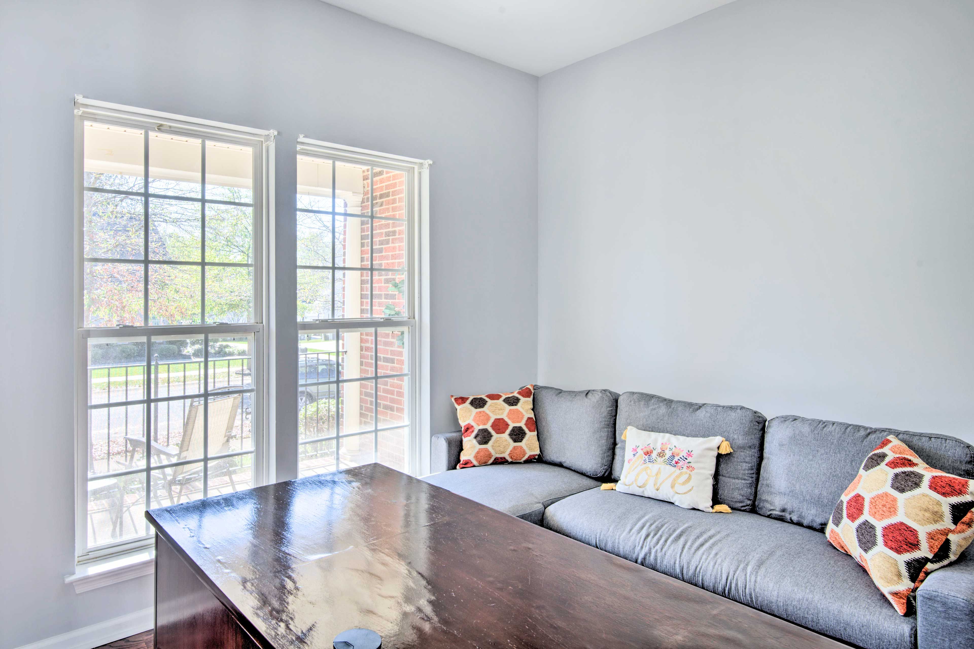 Office | Sleeper Sofa | Laptop-Friendly Workspace | Free WiFi