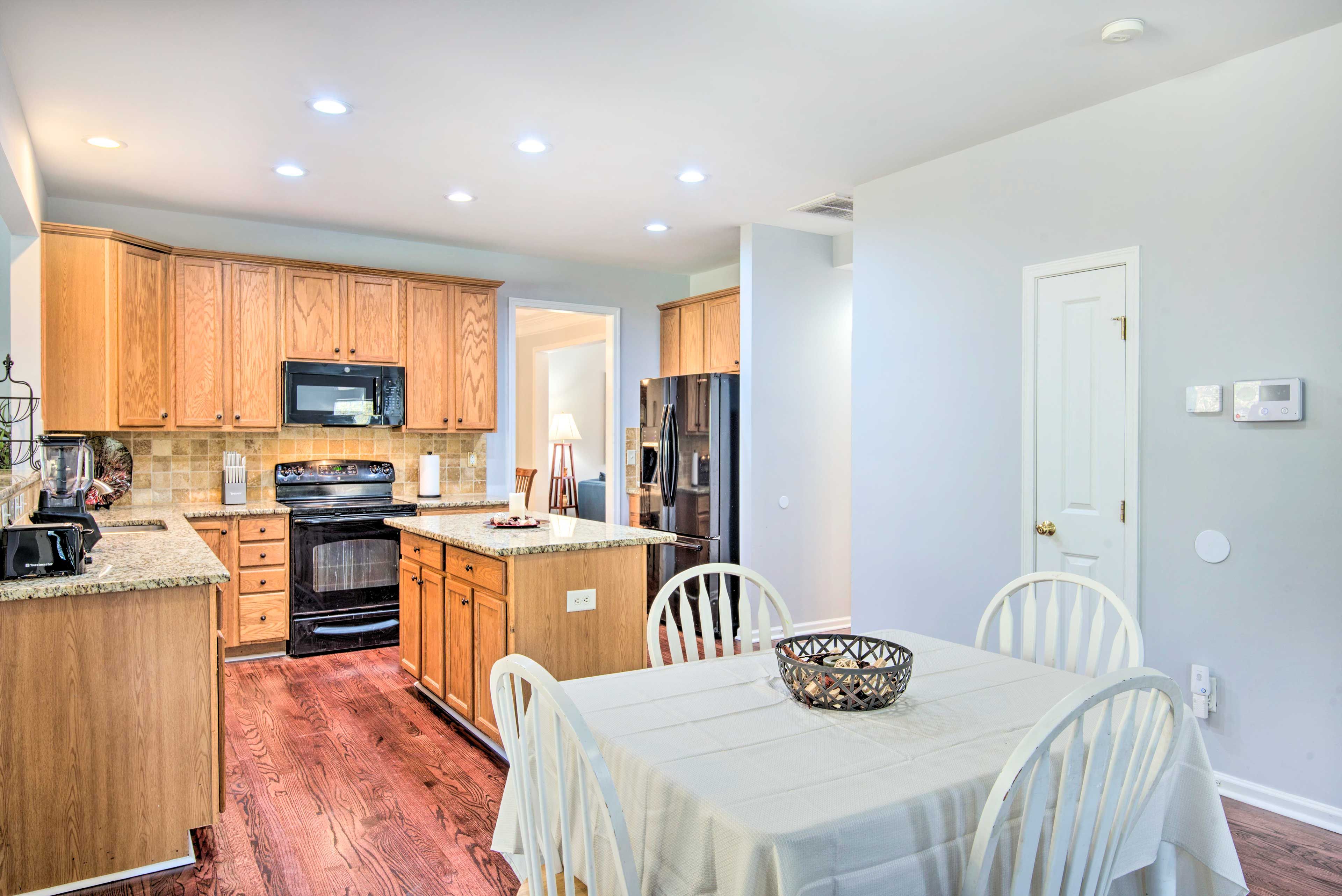 Additional Dining Area | Dining Table