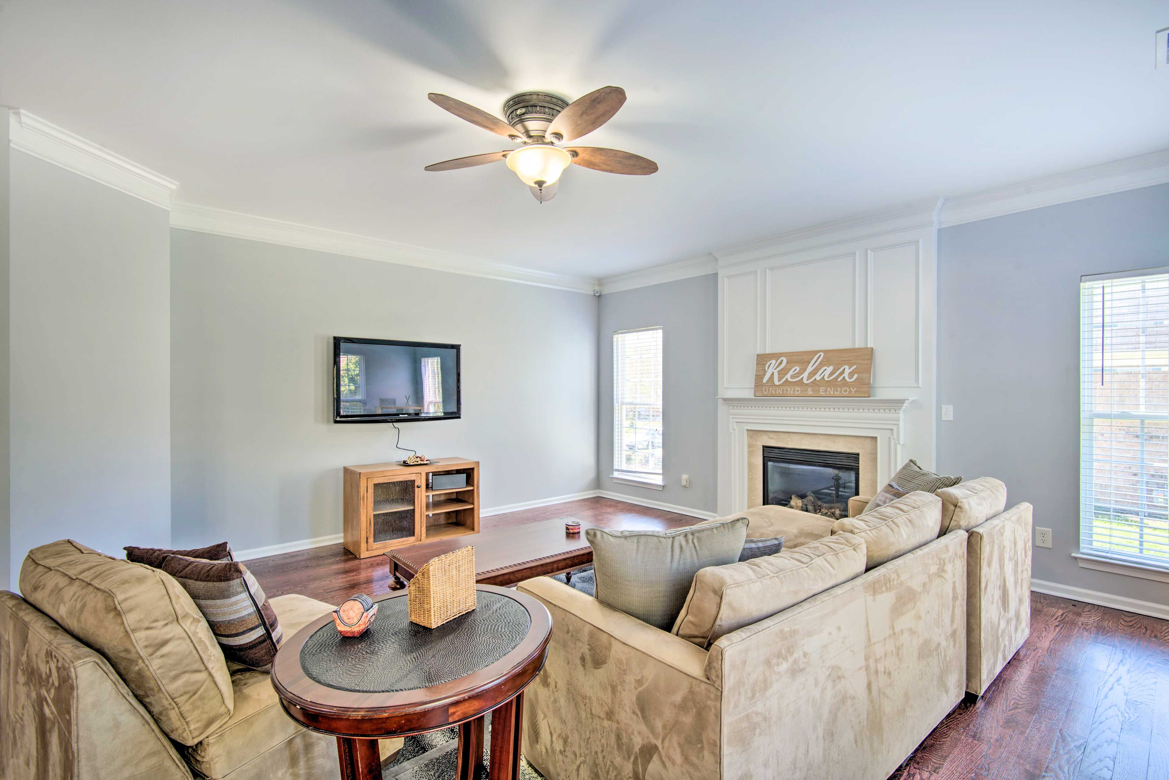 Additional Living Area | Flat-Screen TV | Fireplace | Books | Board Games