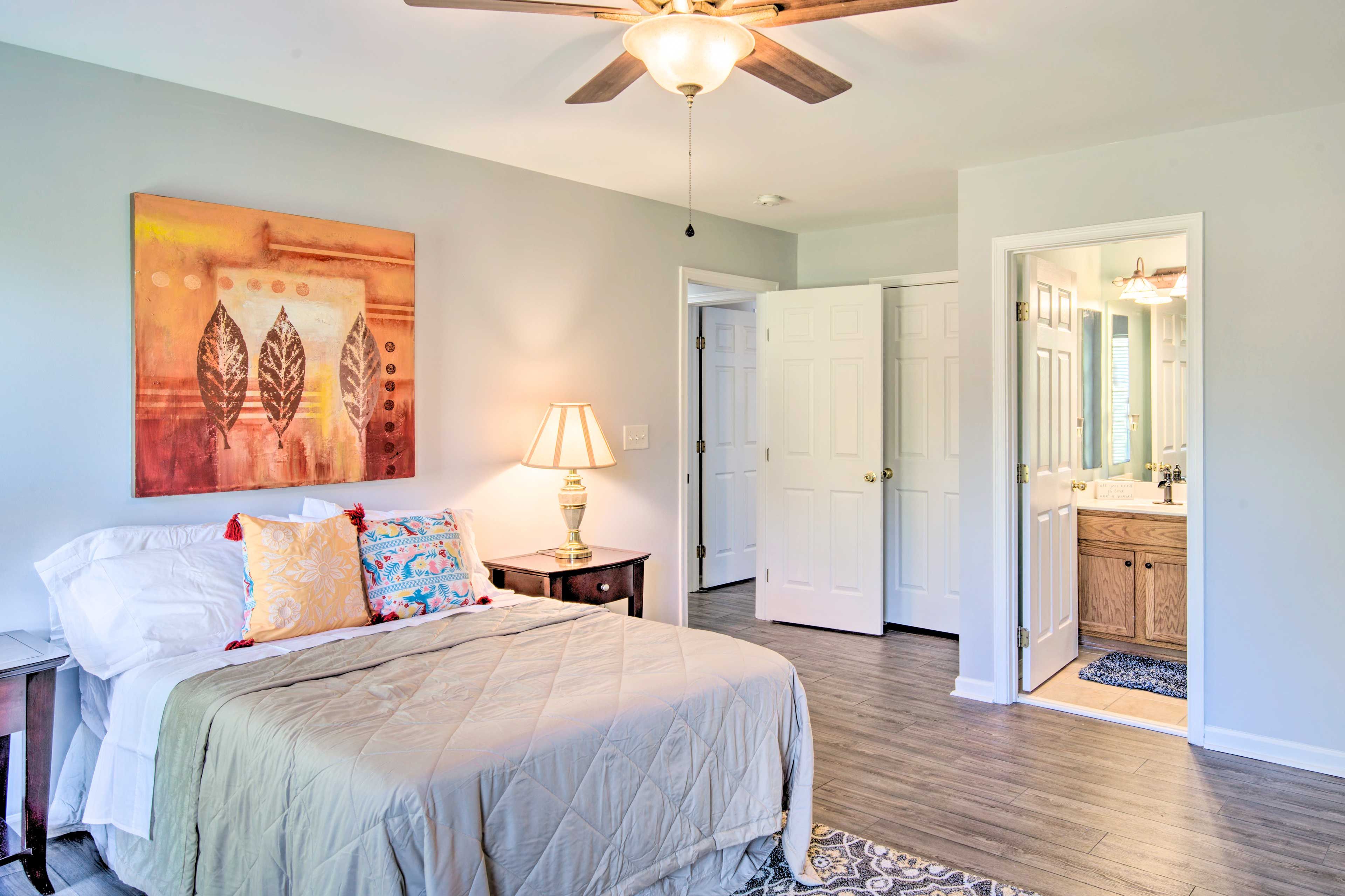 Bedroom 1 | 2nd Floor | Queen Bed | Walk-In Closet | En-Suite Bathroom