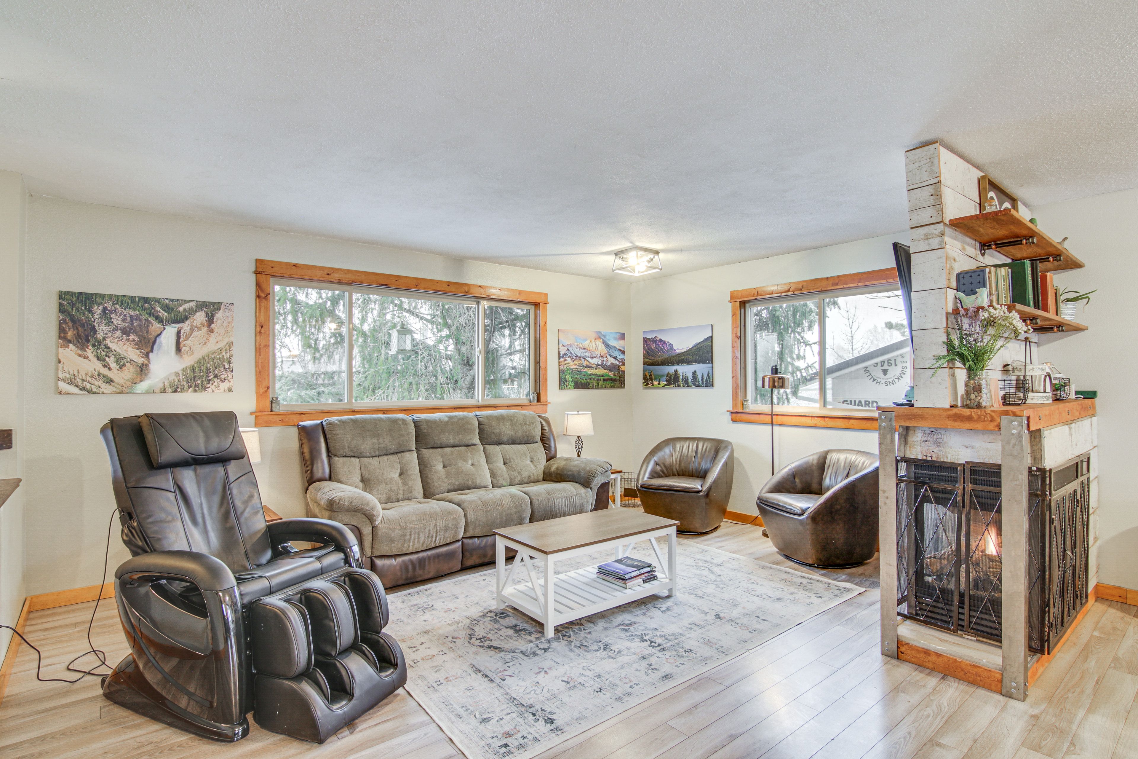 Living Room | Main Level | Smart TV | Free WiFi | Baseboard Heating