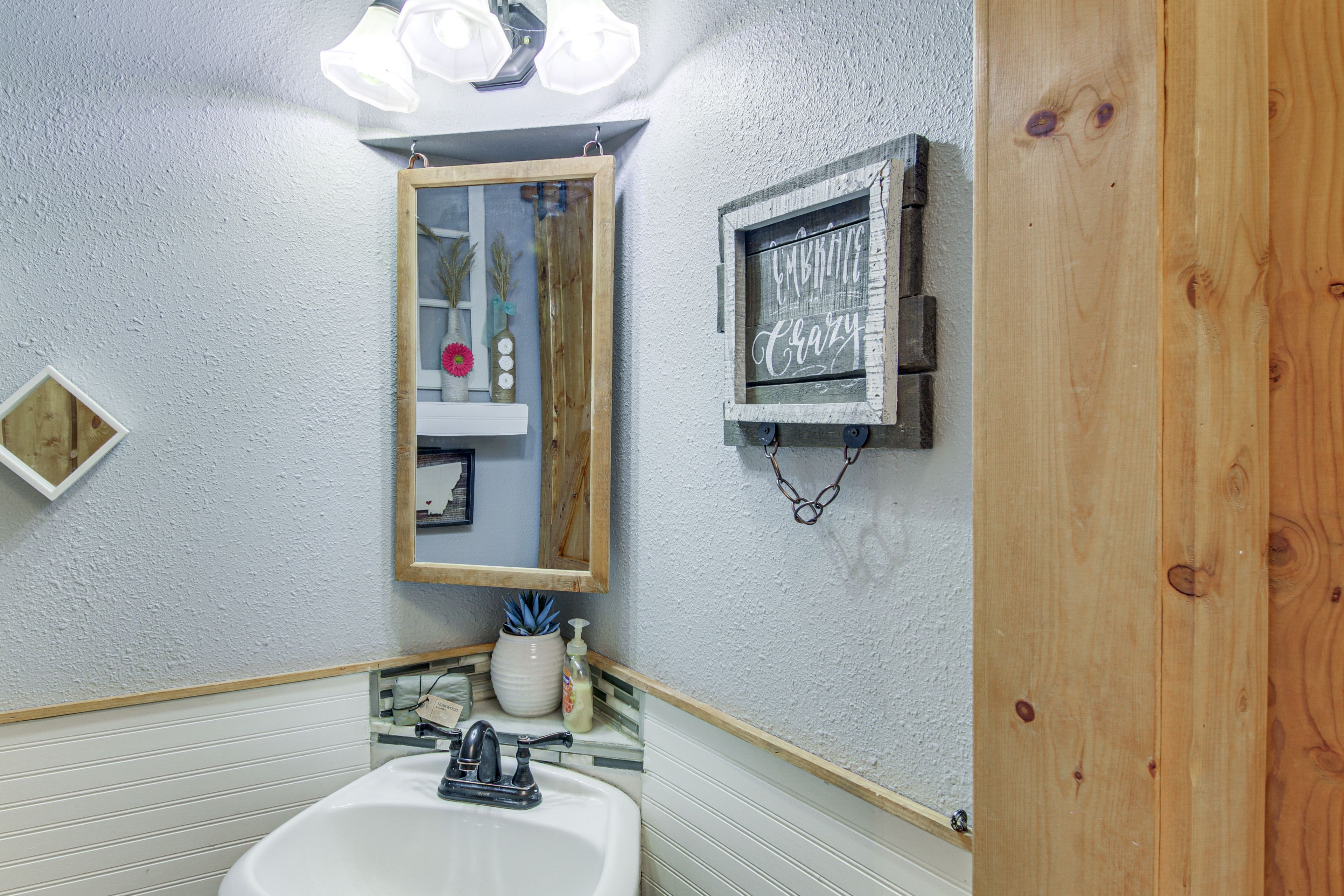 Half Bathroom | Main Level