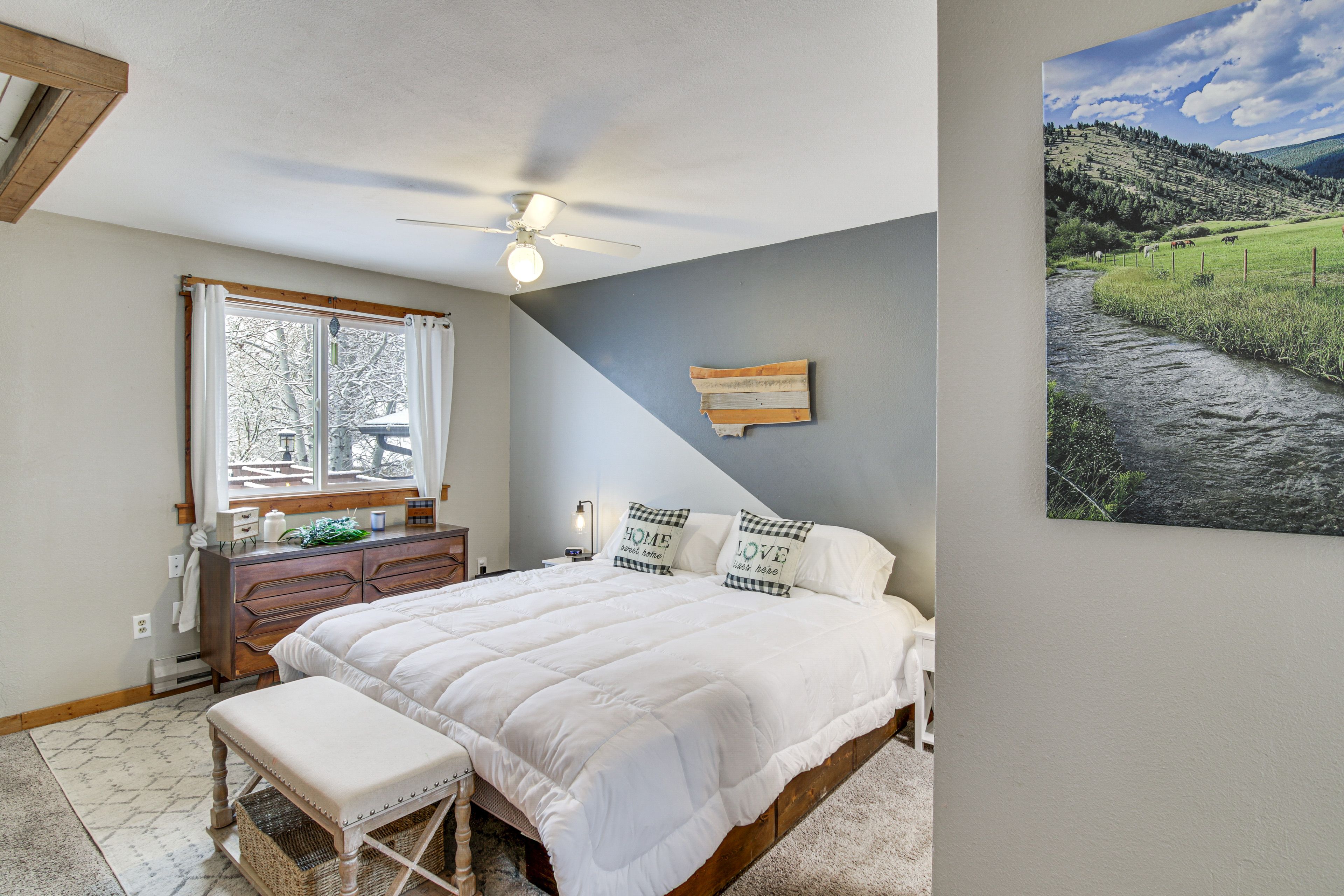 Bedroom 1 | California King Bed | Crib | Main Level | En-Suite Bathroom