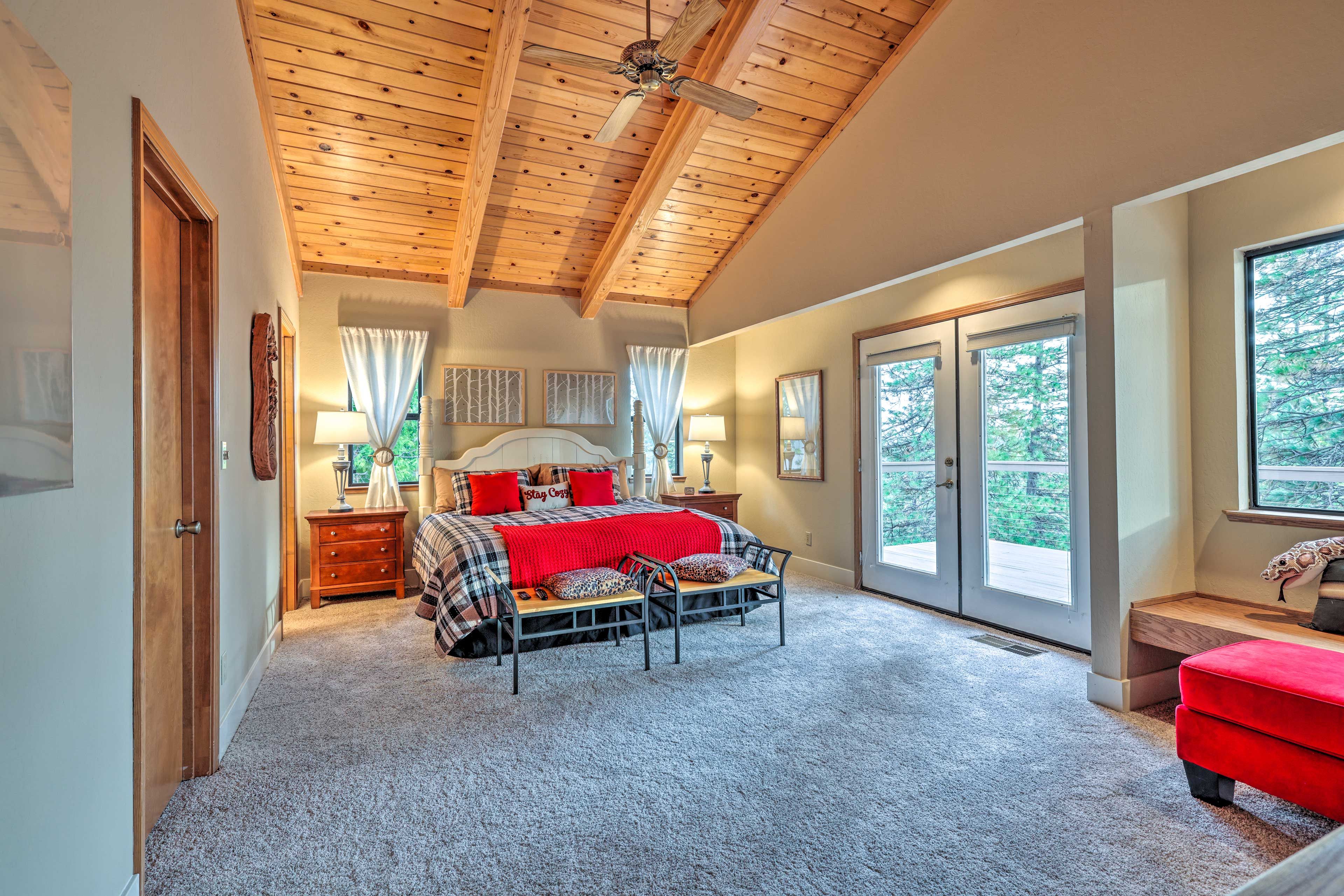 Bedroom 1 | King Bed | Linens & Towels | Deck Access | Full En-Suite Bathroom