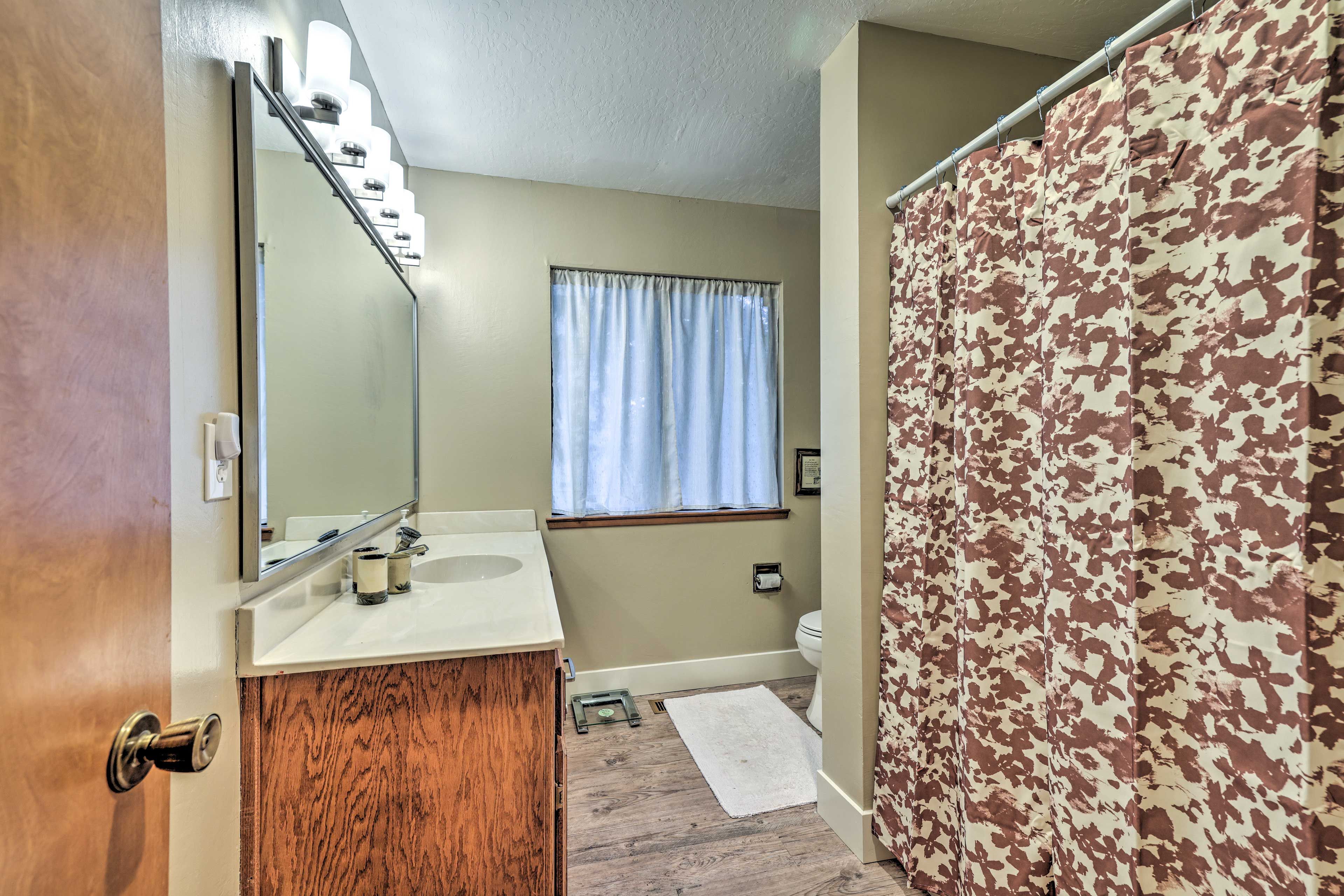 Full Bathroom