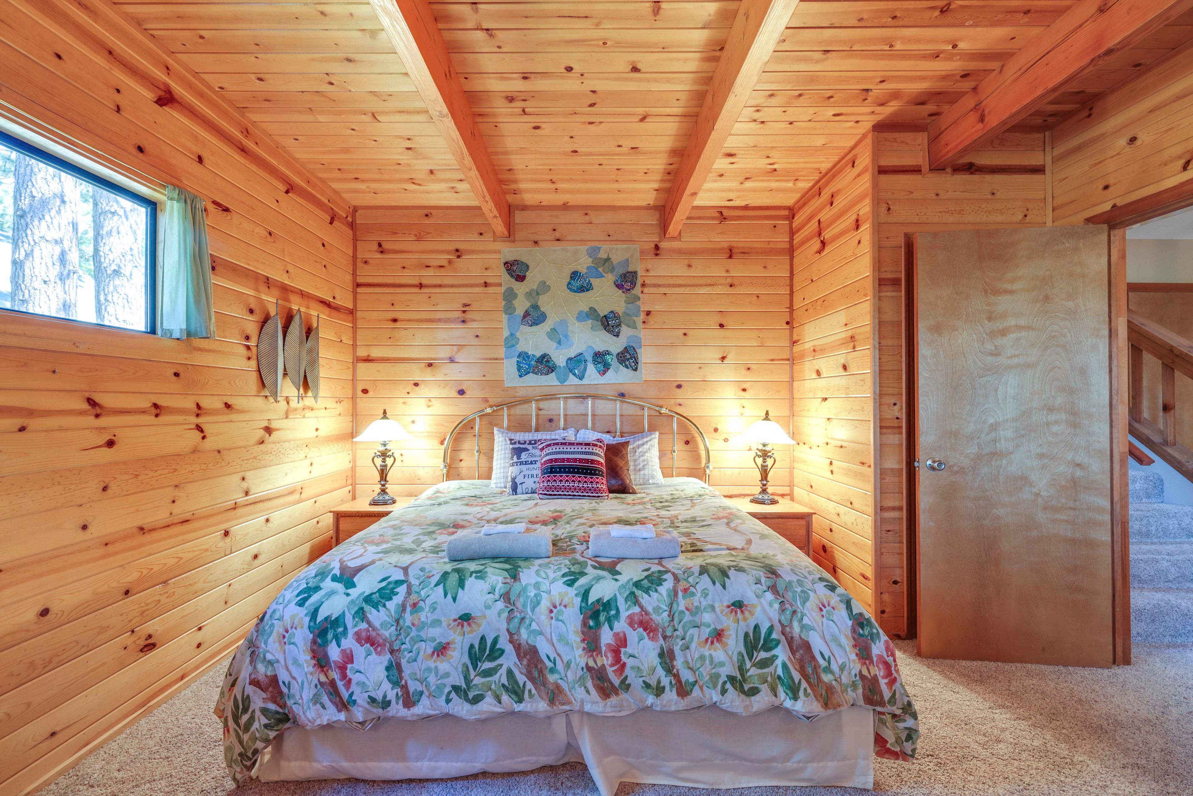 Bedroom 2 | Queen Bed | Smart TV