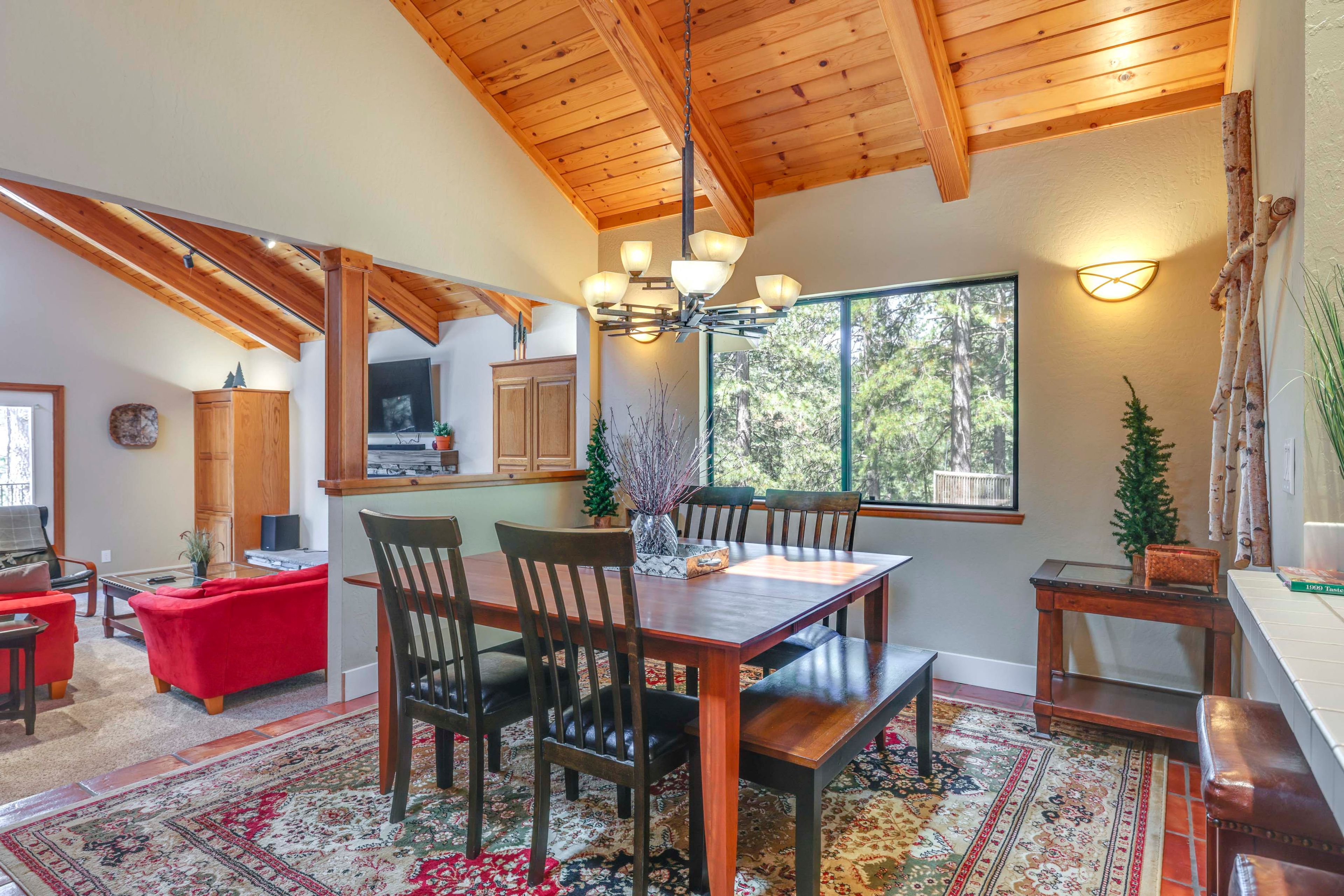 Dining Room | Dishware & Flatware Provided
