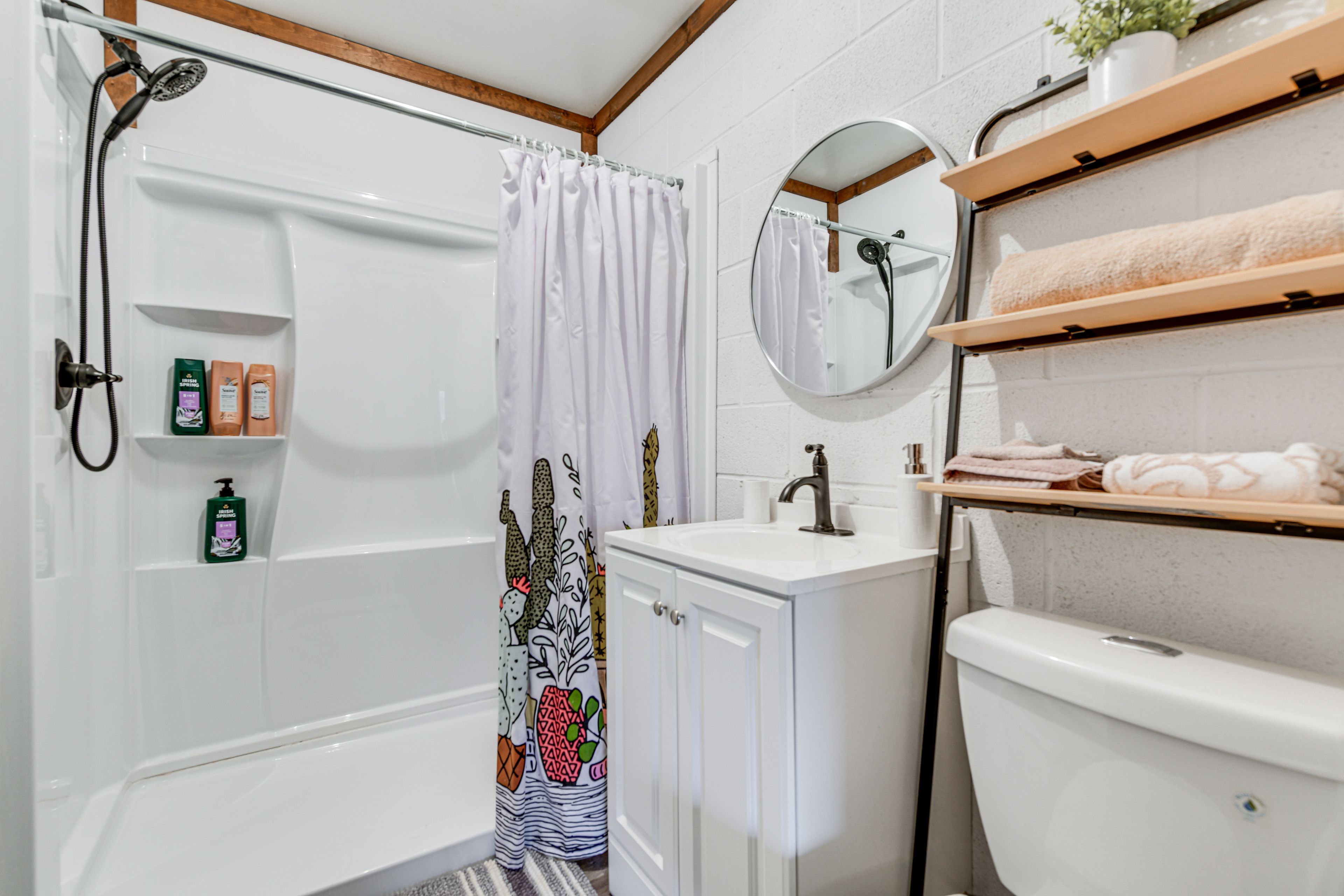 Full Bathroom