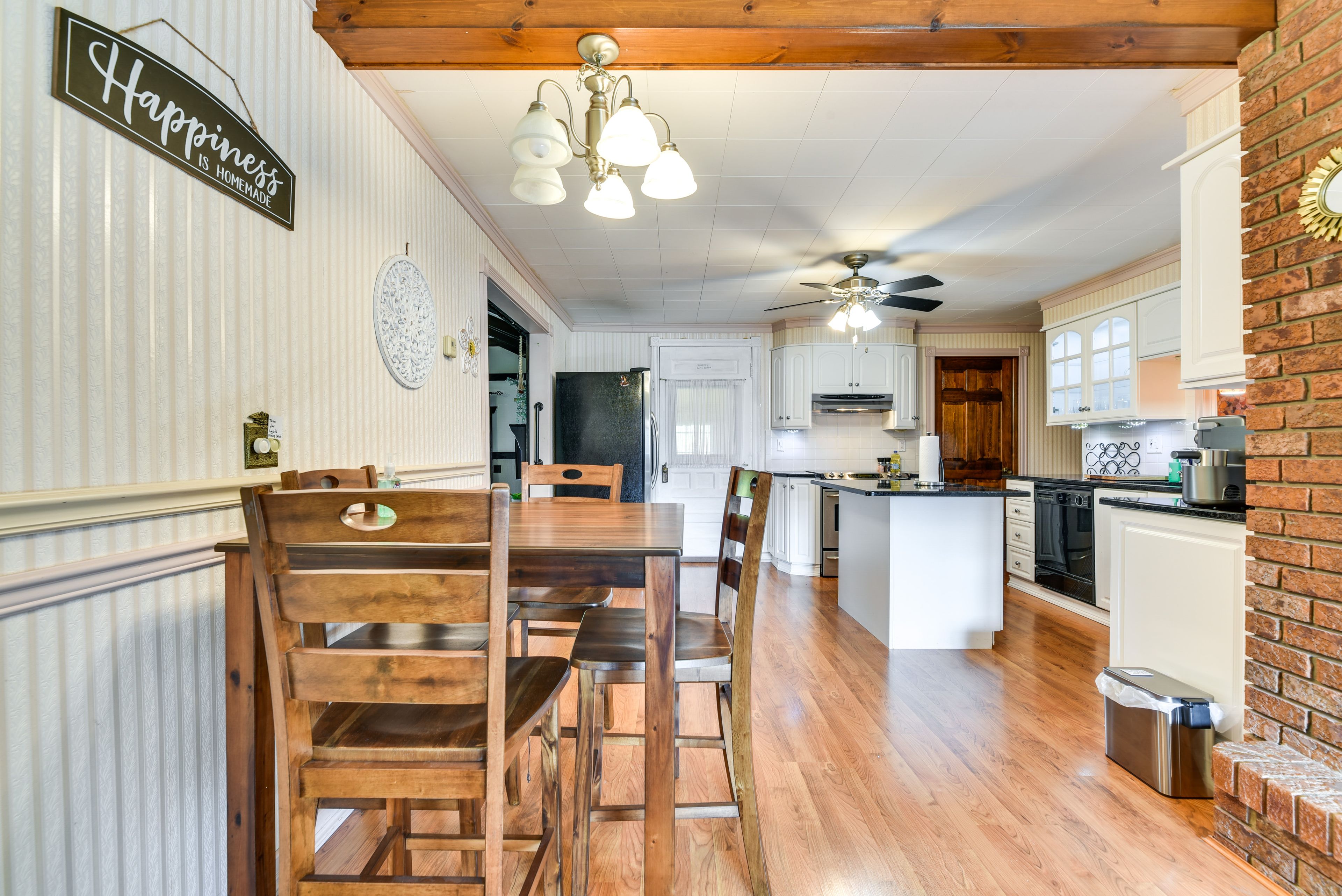 Dining Table | Dishware & Flatware Provided