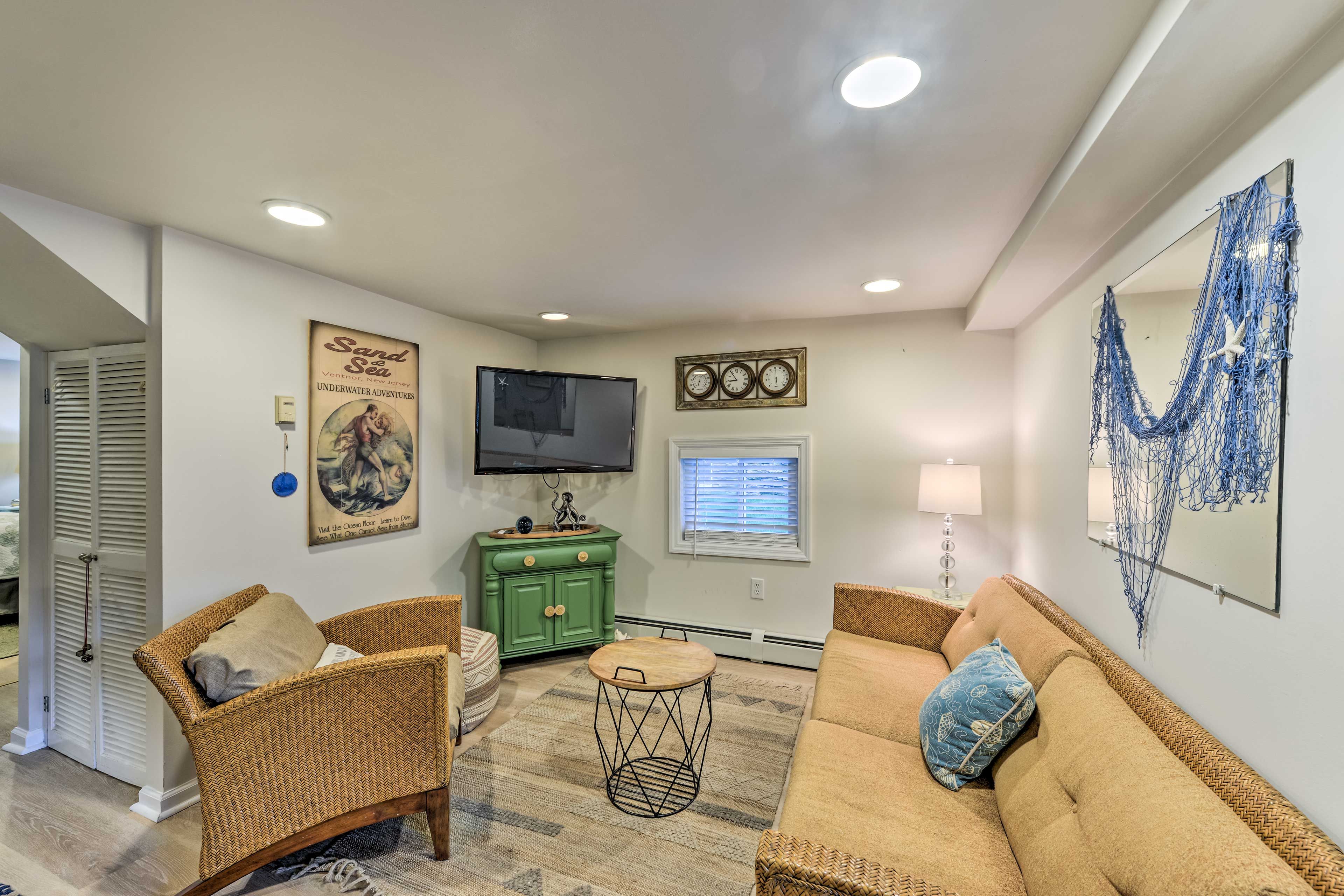 Living Room | Smart TV | Free WiFi