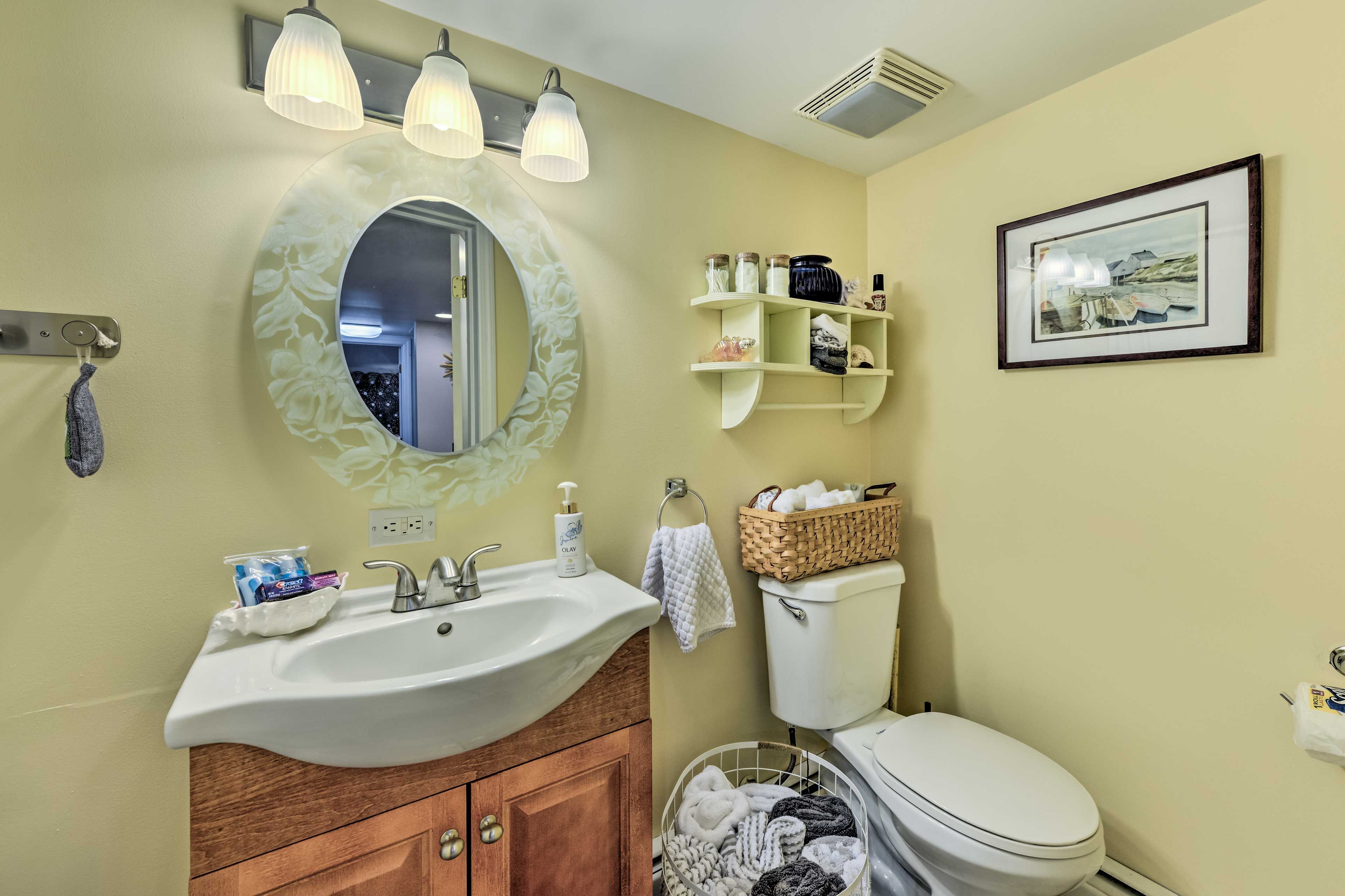 Bathroom | Complimentary Toiletries | Towels Provided