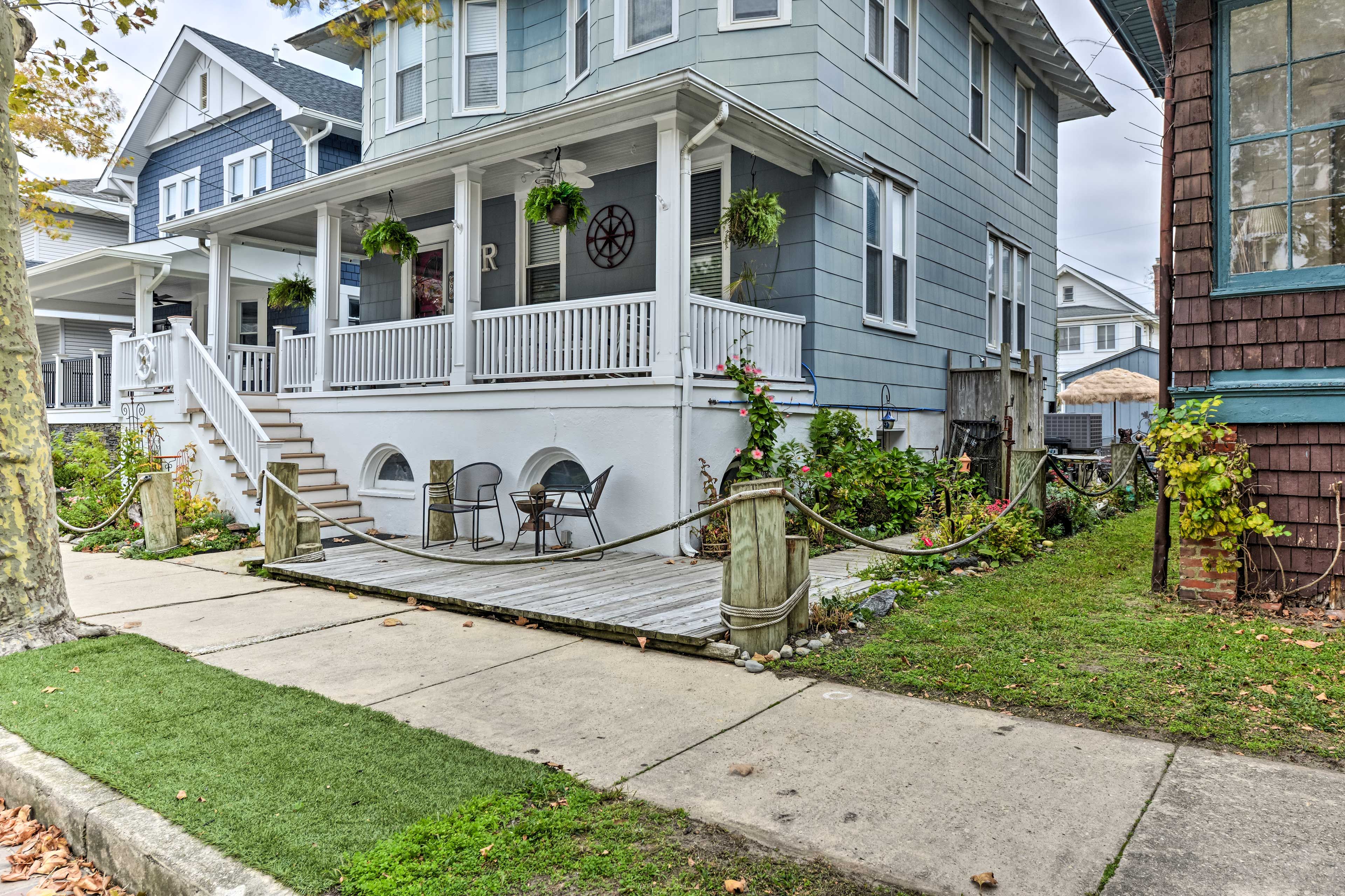 Home Exterior | 1 External Security Camera
