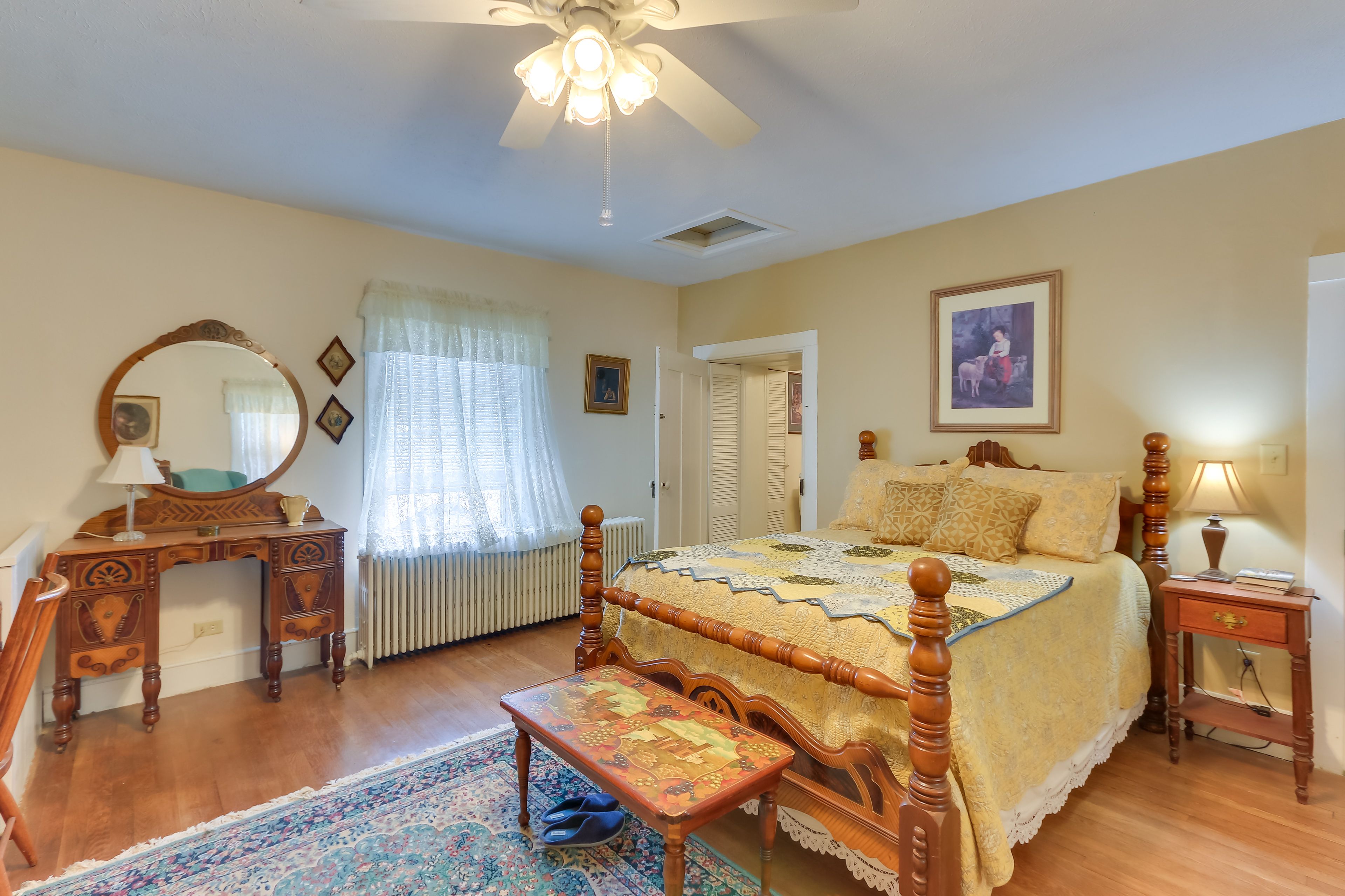Upper Level | Bedroom 1 | Queen Bed | Linens Provided