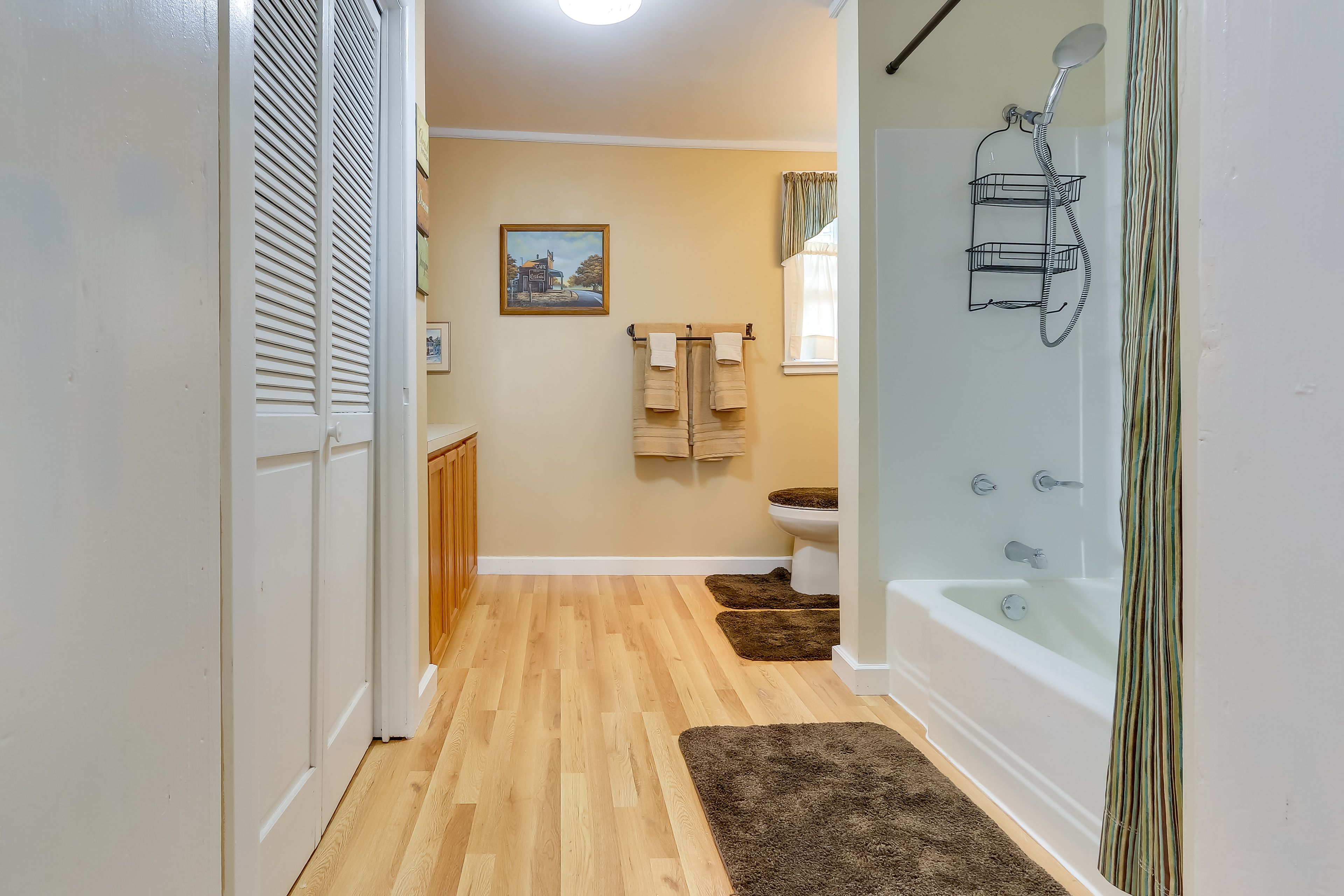 Bathroom | Main Level