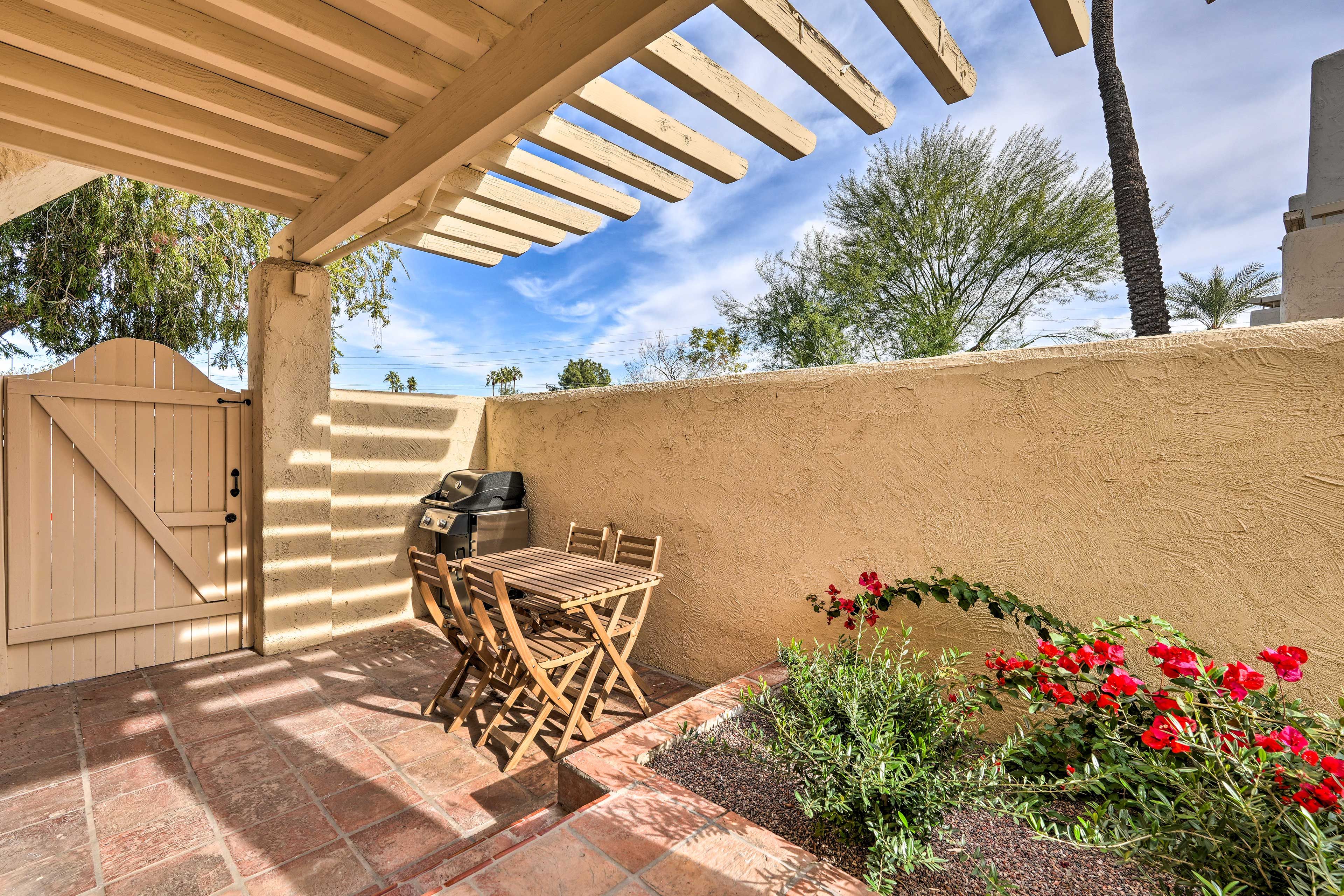 Covered Patio | Outdoor Dining | Gas Grill