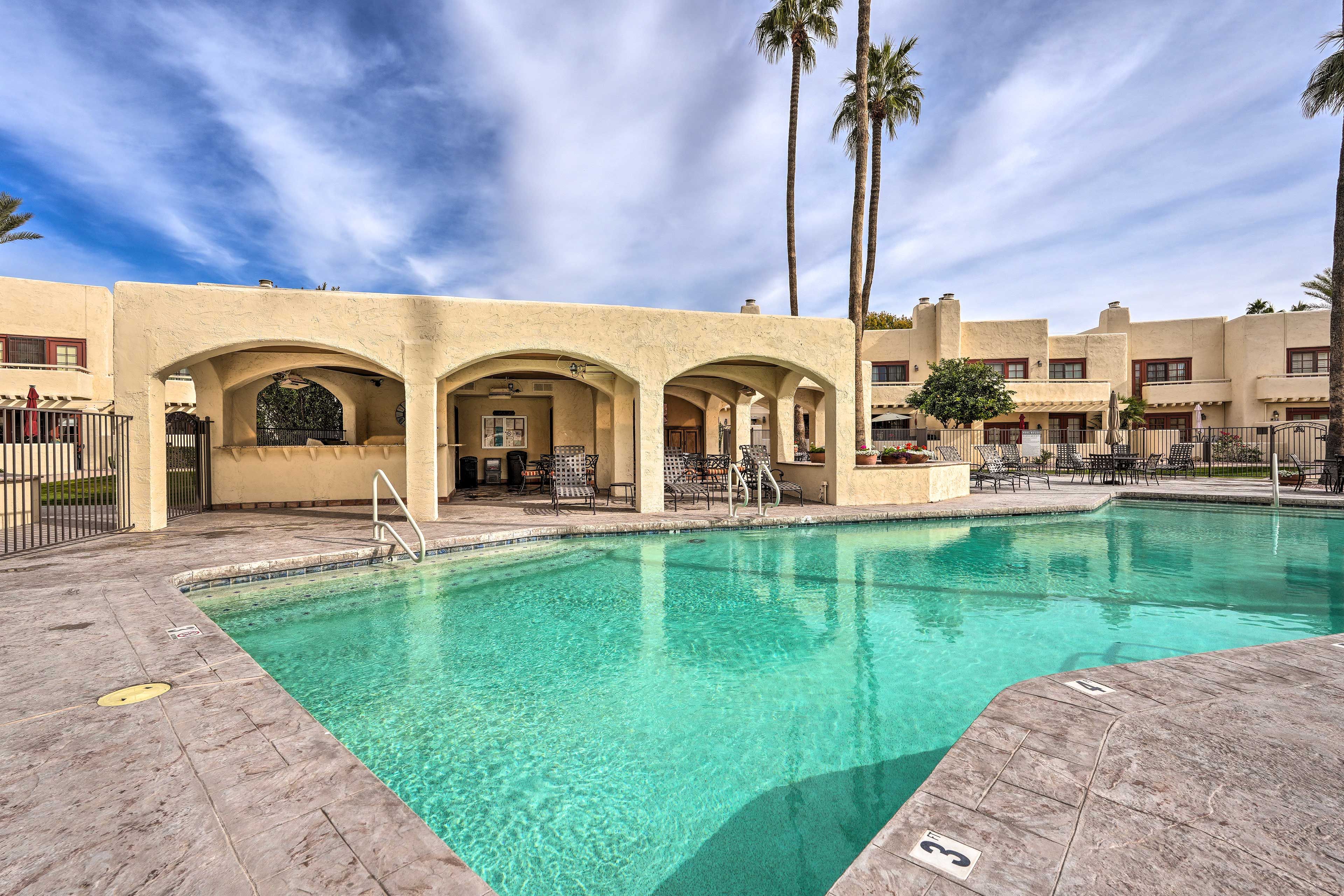 Community Pool & Hot Tub | Community Grill