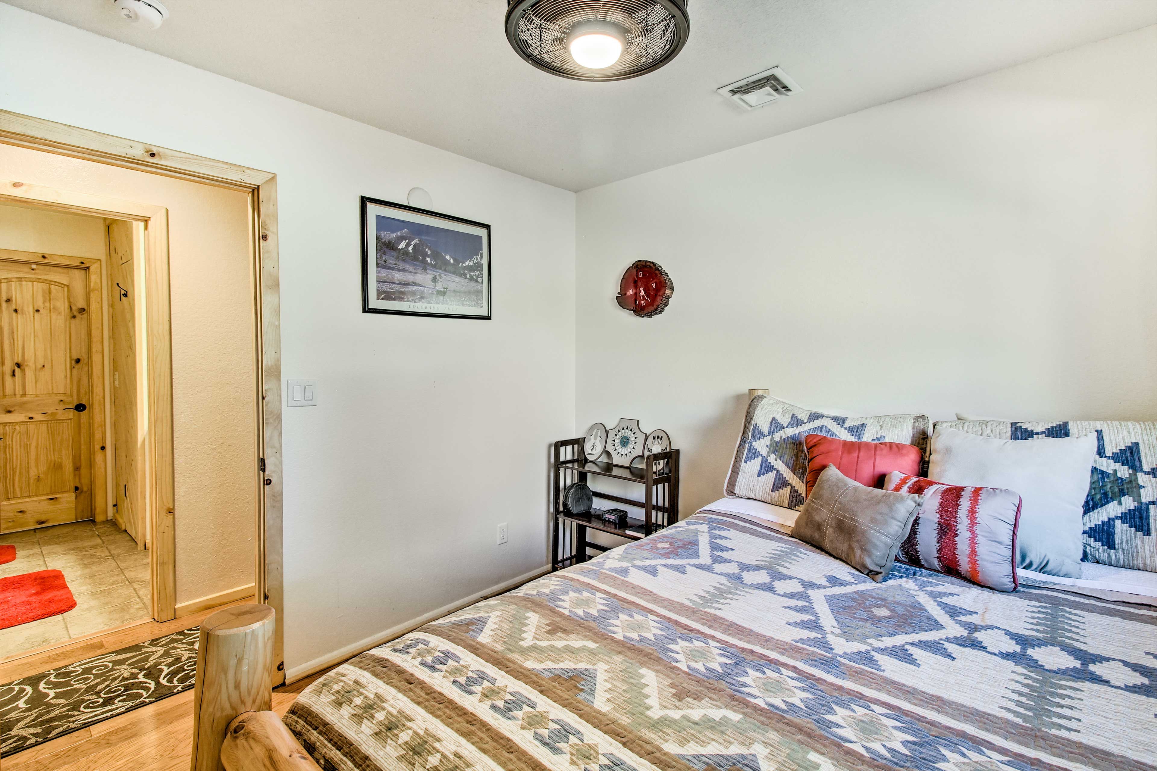 Bedroom 2 | Queen Bed