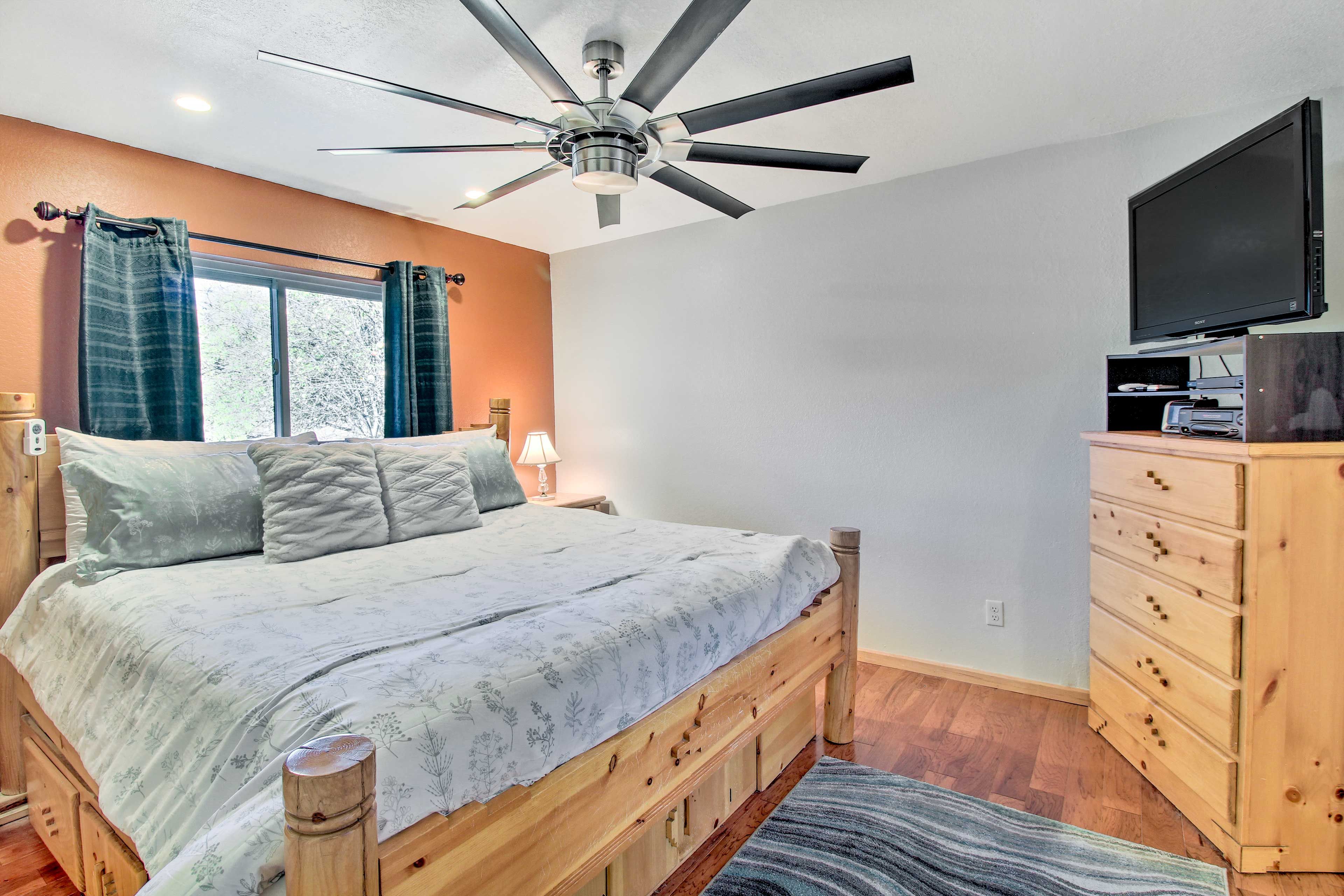 Bedroom 1 | King Bed | Linens Provided