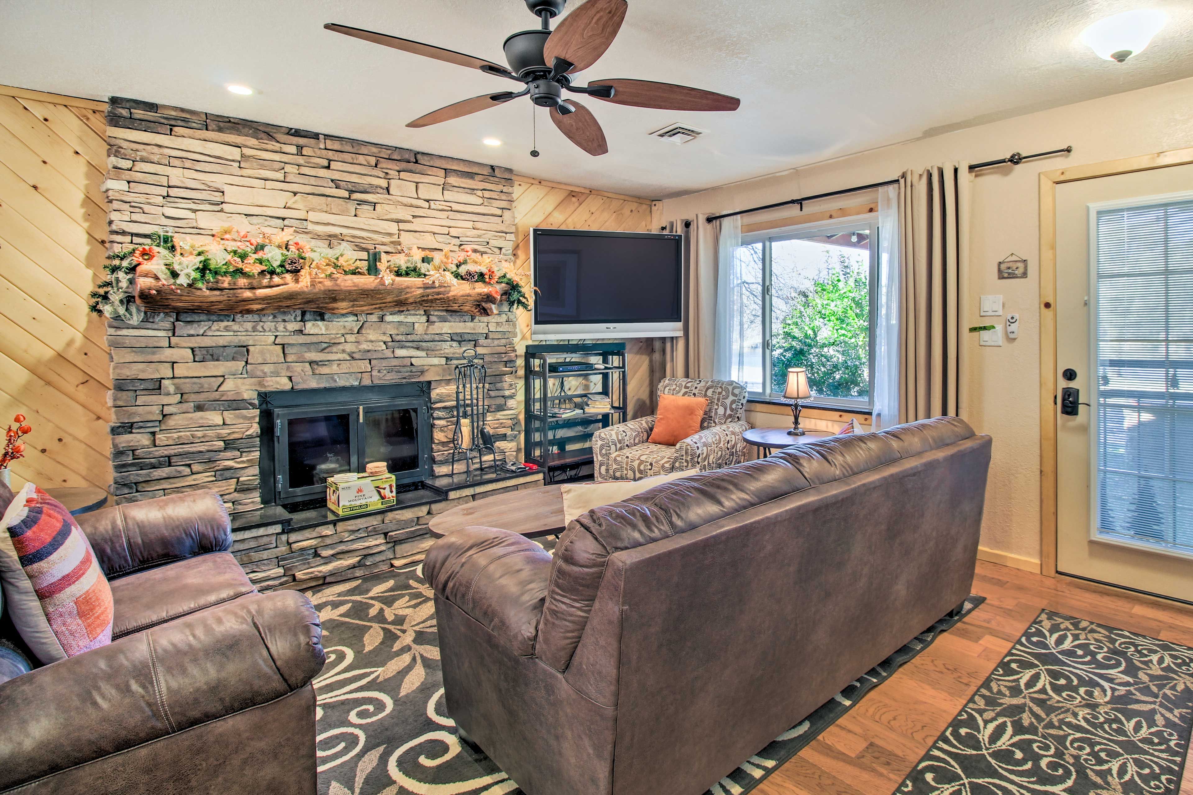 Living Room | Free WiFi | No A/C