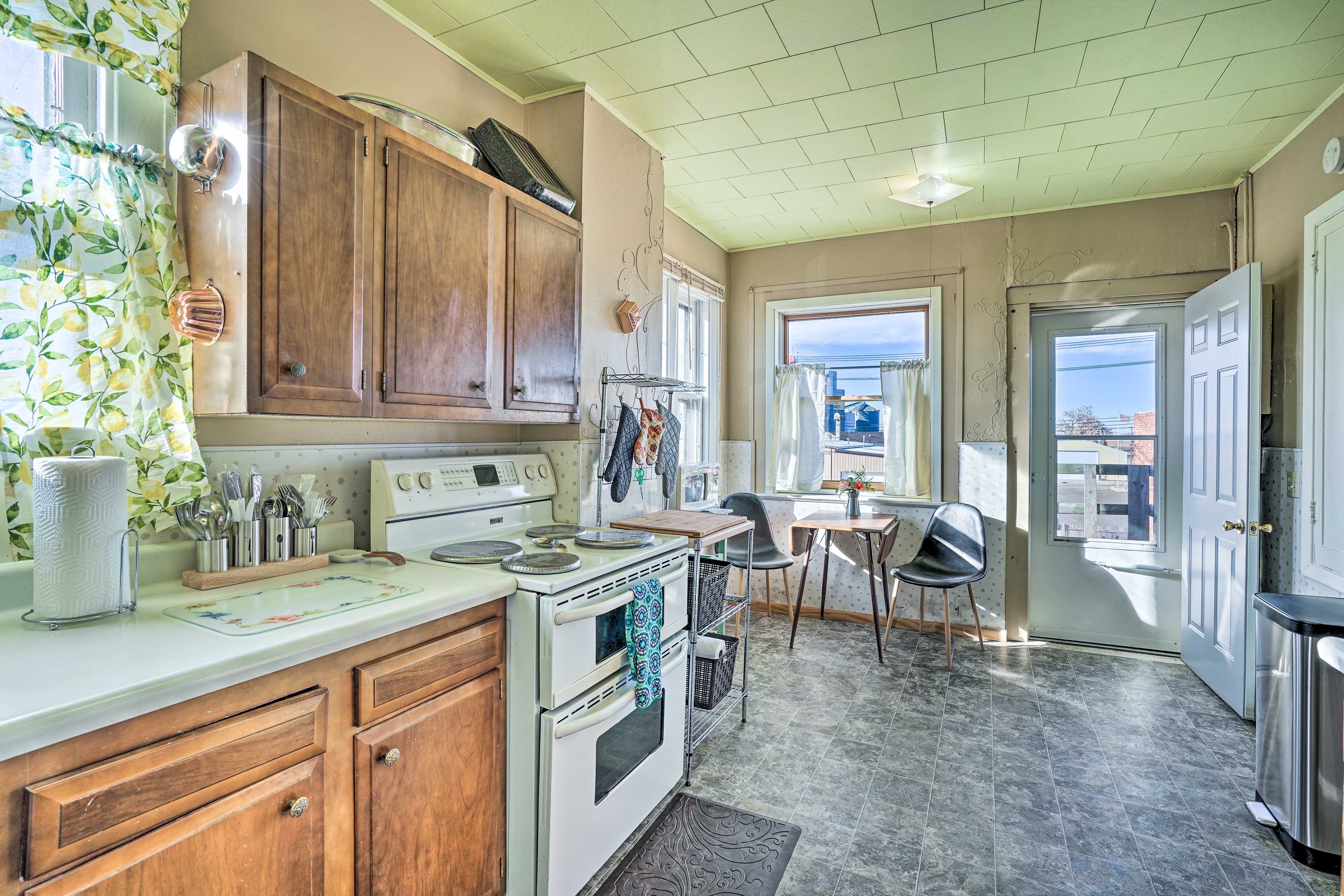 Hettinger Vacation Rental | 1BR | 1BA | Stairs Required | 500 Sq Ft