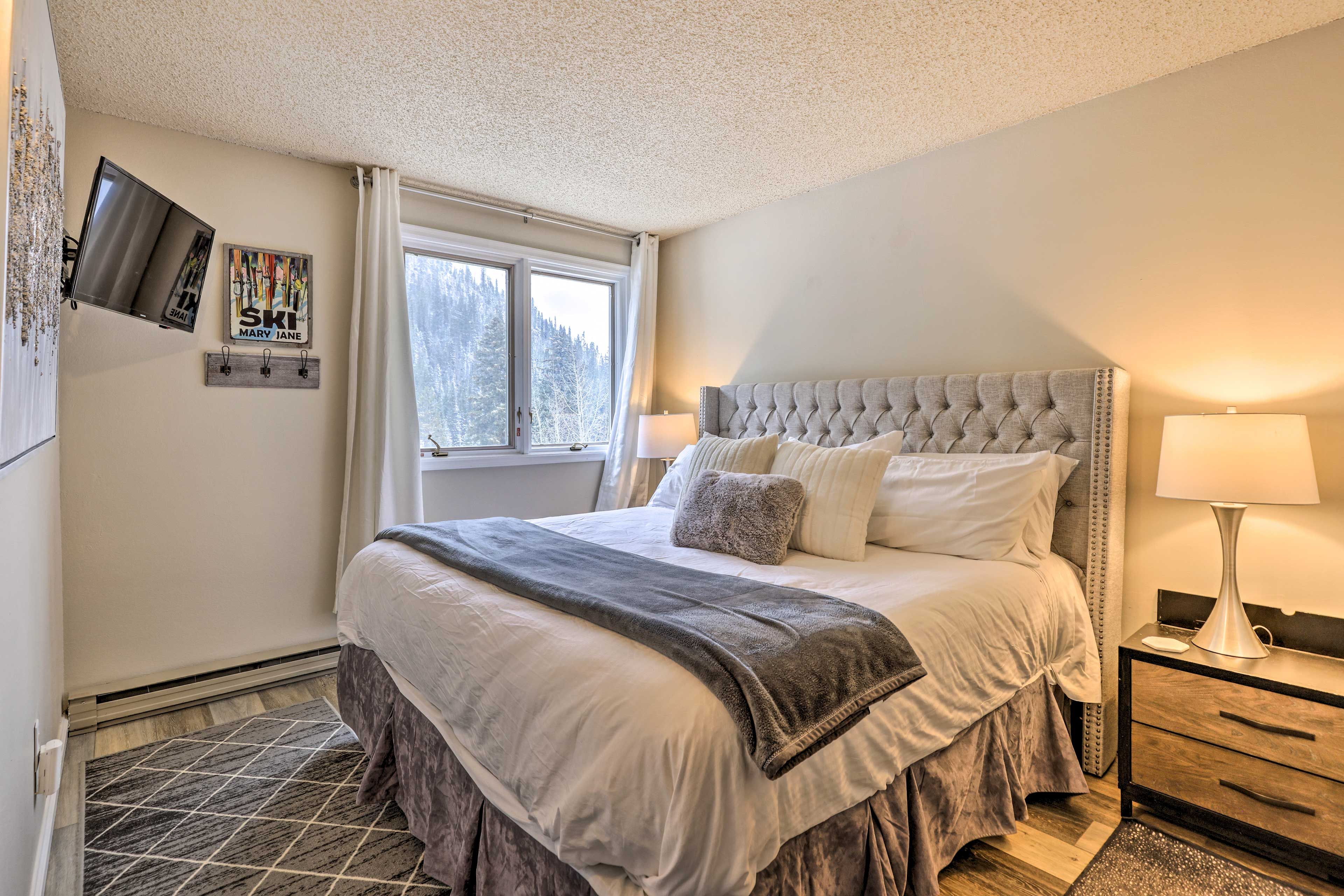 Bedroom | California King Bed