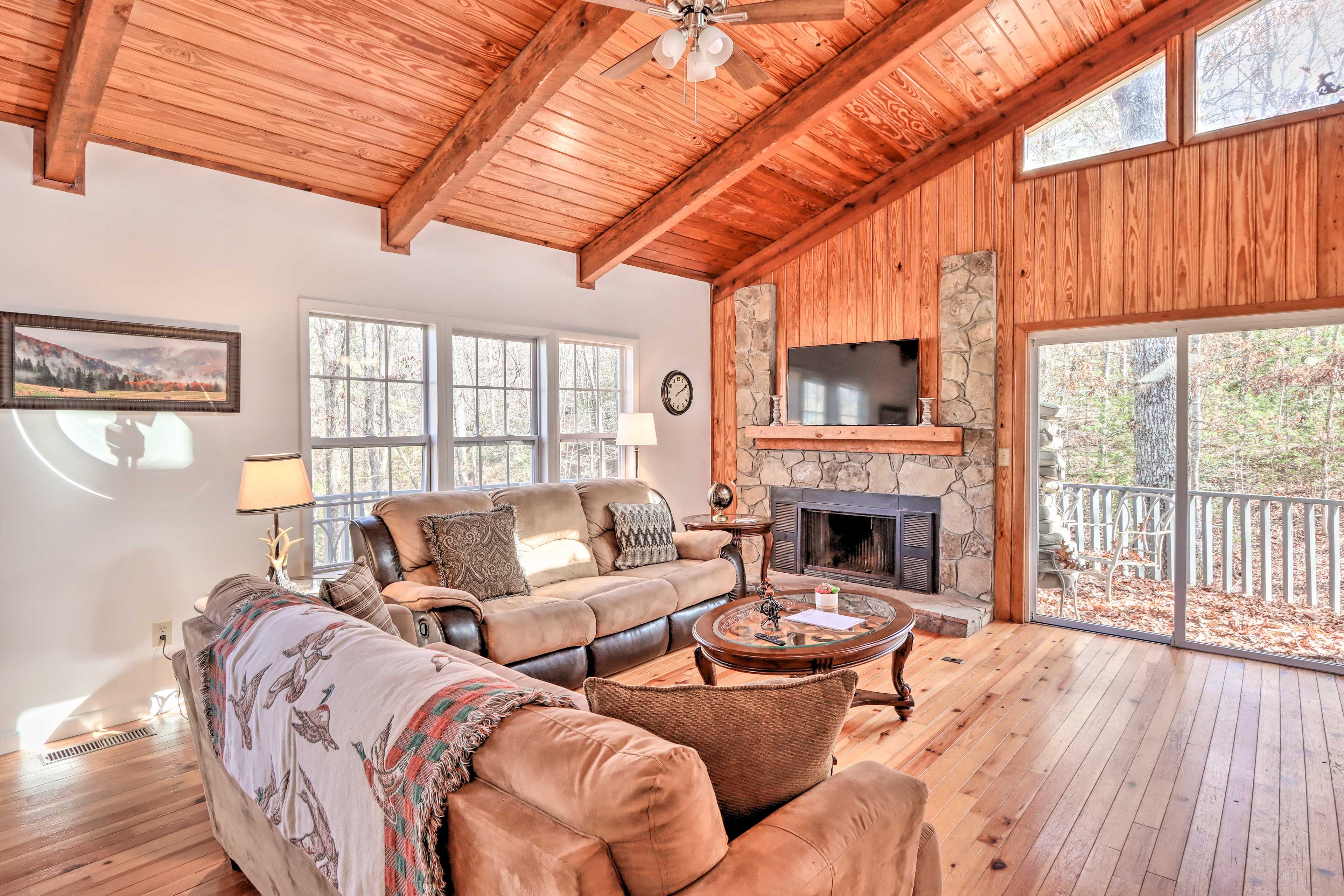 Murphy Vacation Rental | 3BR | 2BA | Stairs Required | 2,510 Sq Ft