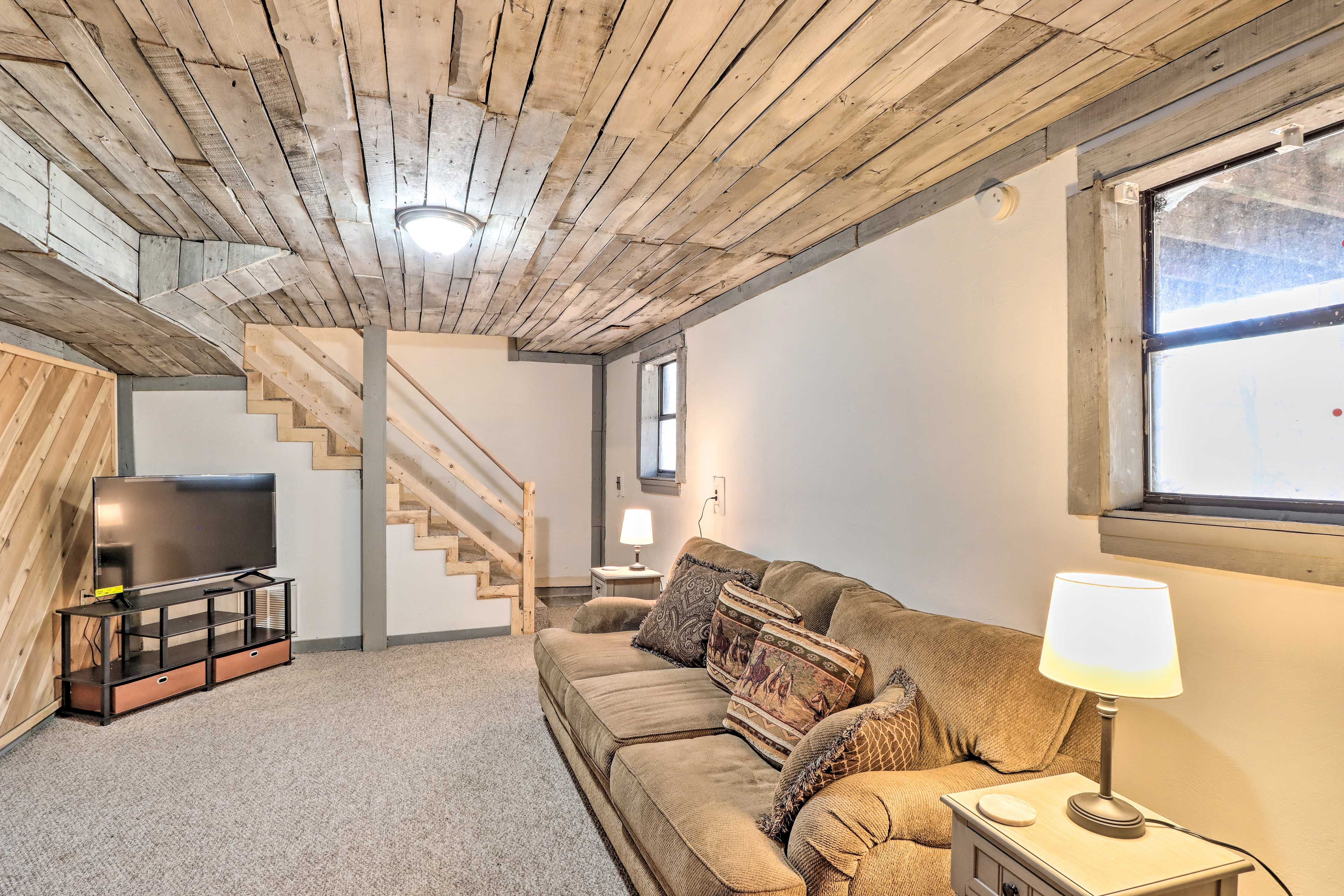 Lower Living Area | Smart TV w/ Cable | Board Games | Basement