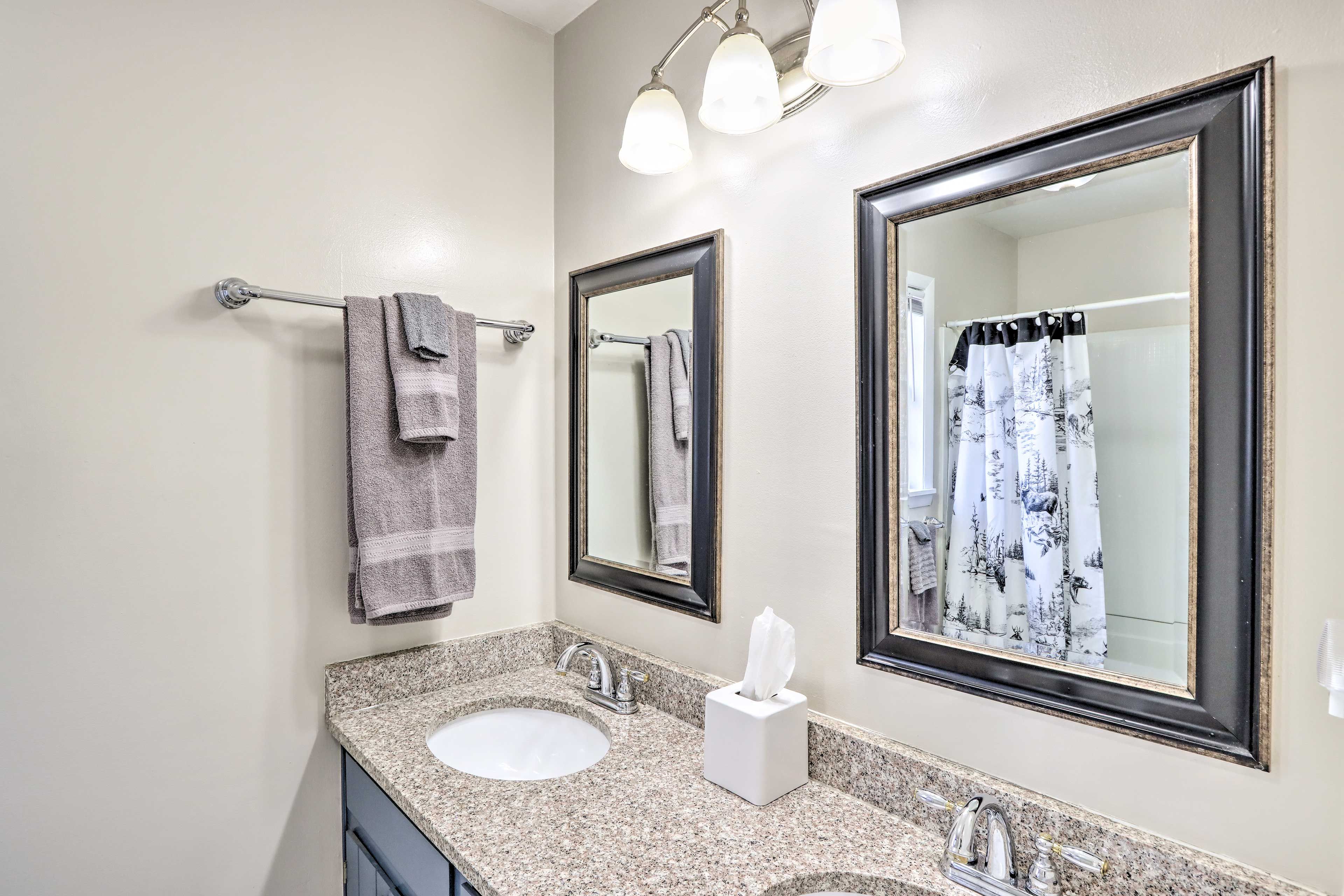 Full Bathroom | 2nd Floor
