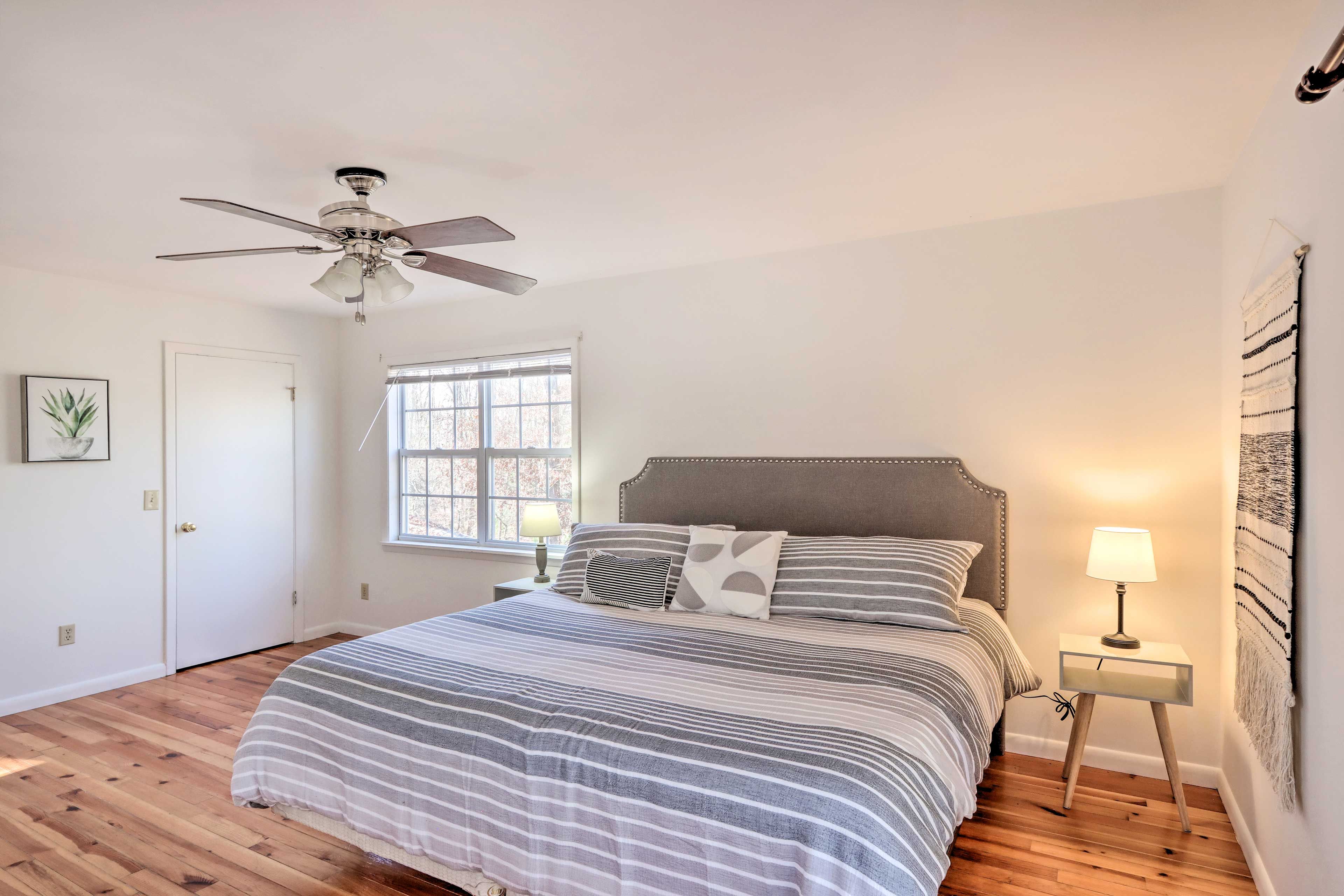 Bedroom 1 | King Bed | Deck Access | 2nd Floor