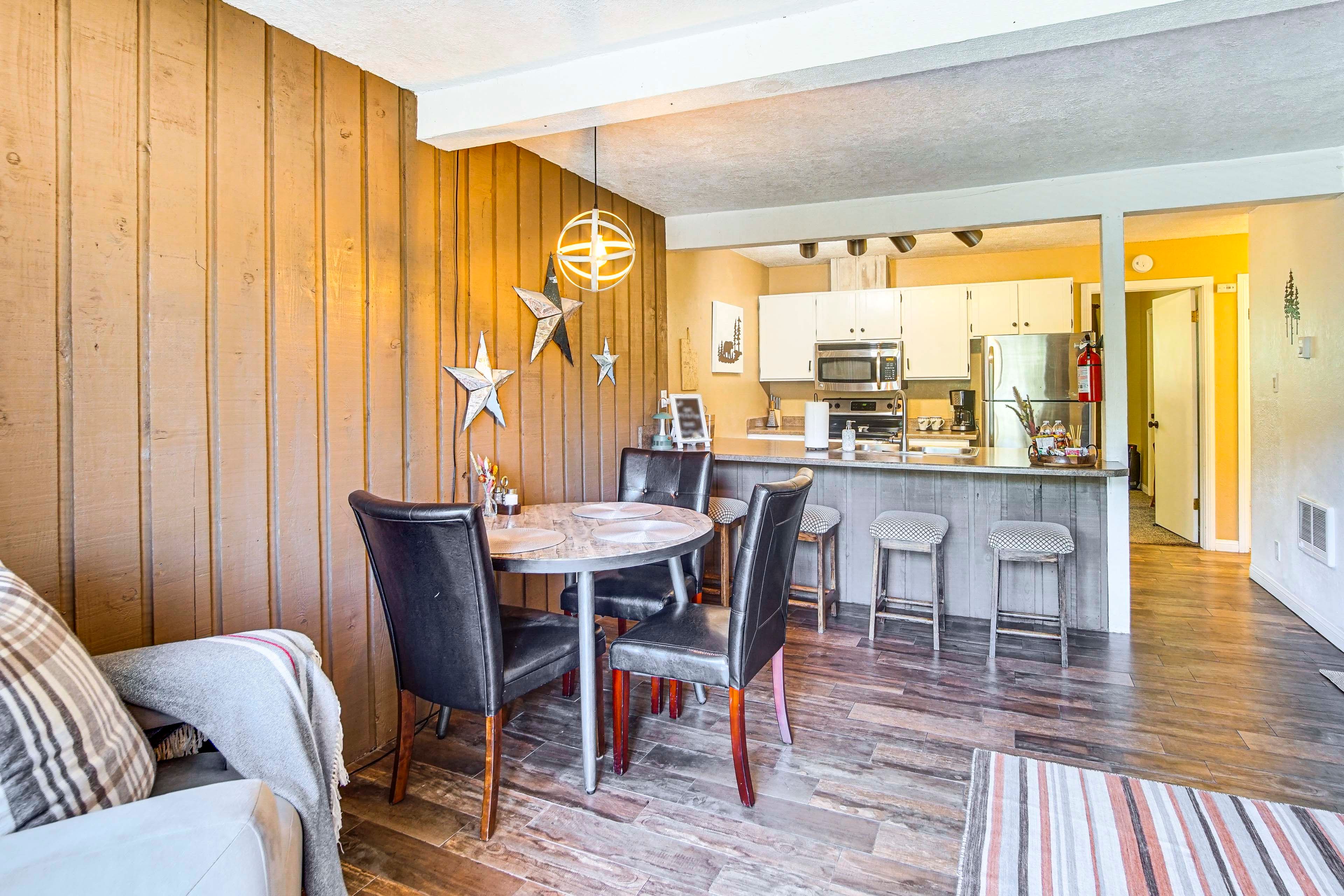 Dining Table | Breakfast Bar | Dishware & Flatware