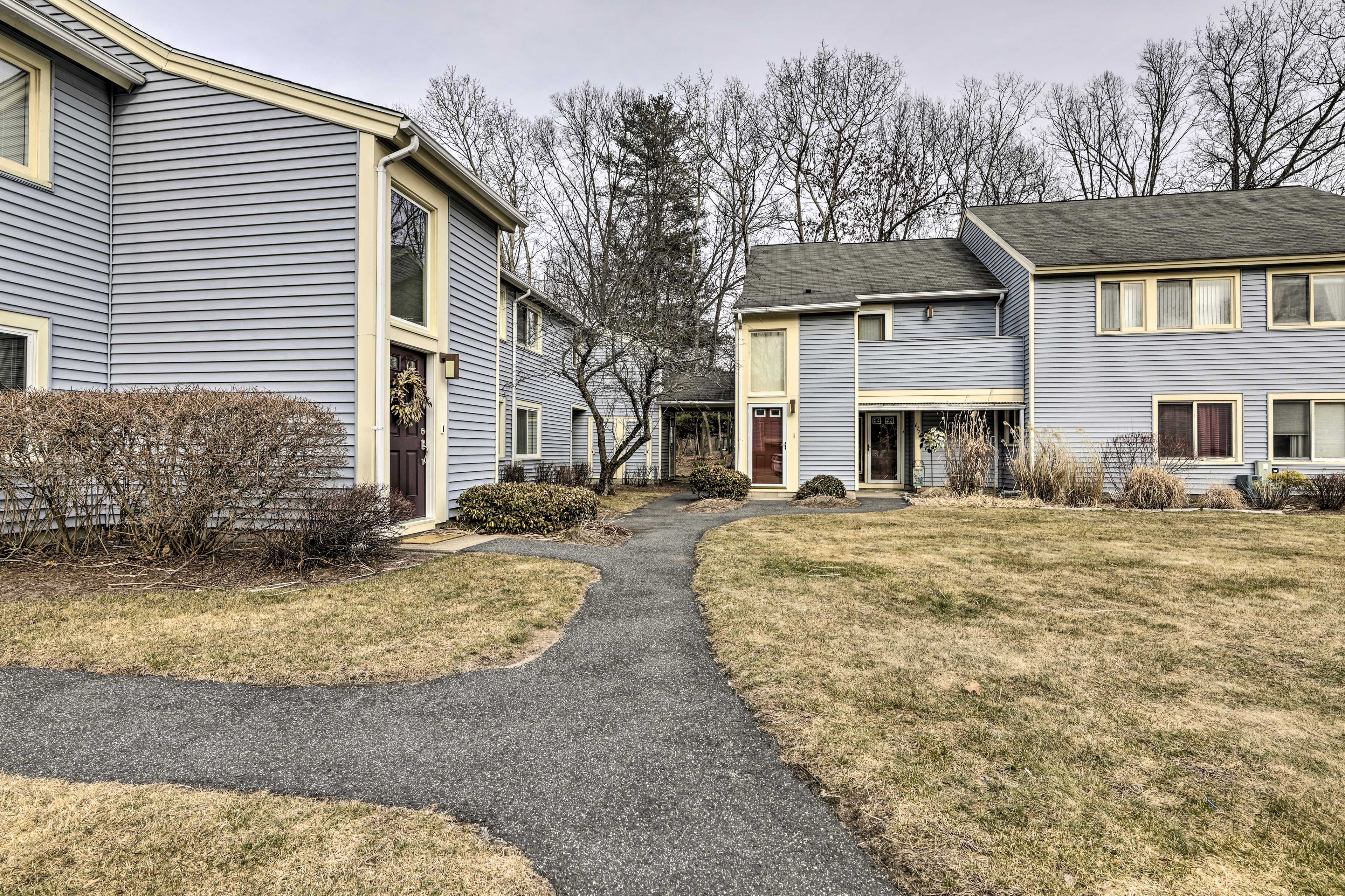 Springfield Vacation Rental | 2BR | 1.5BA | Stairs Required | 827 Sq Ft