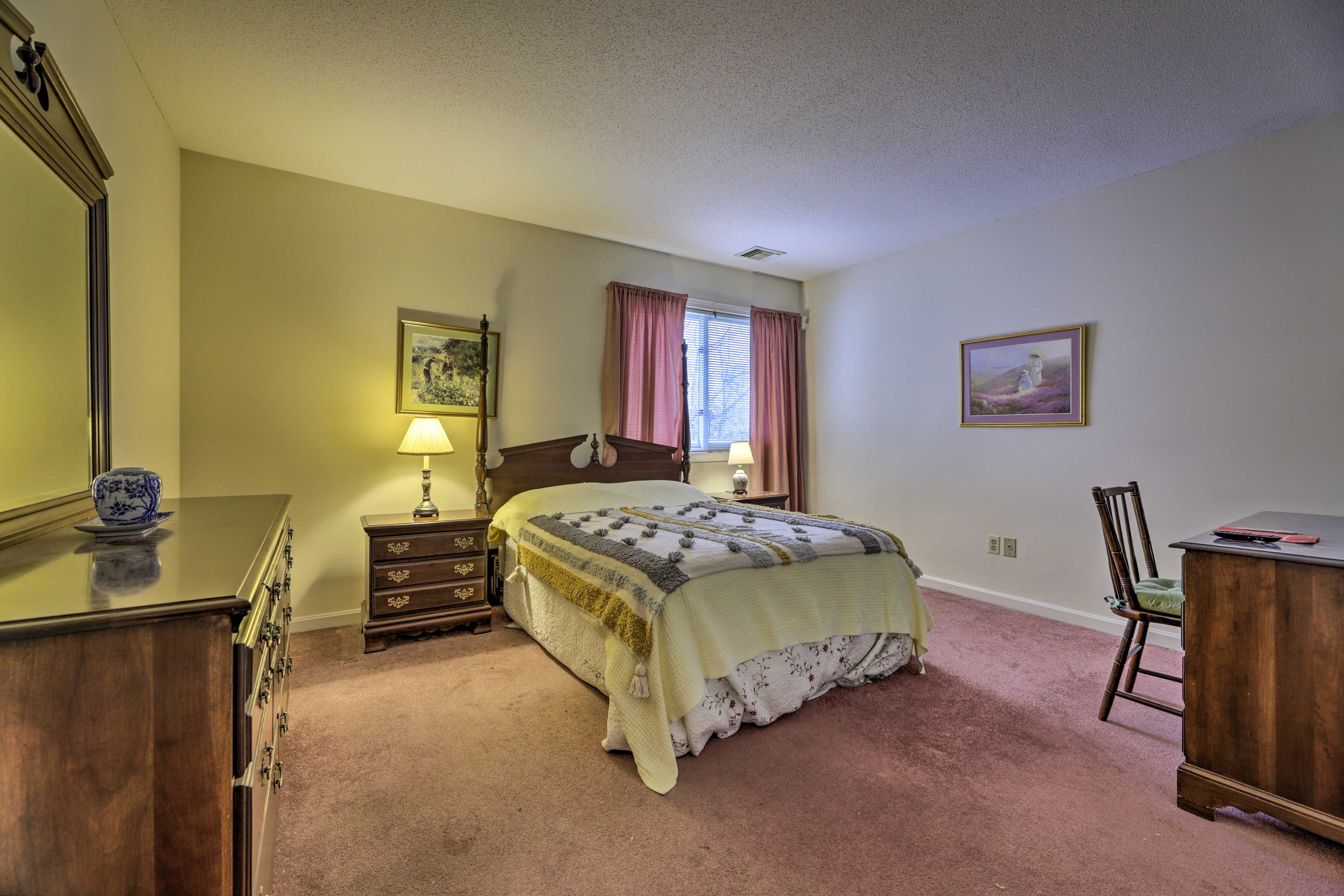 Bedroom 1 | Queen Bed | Flat-Screen TV