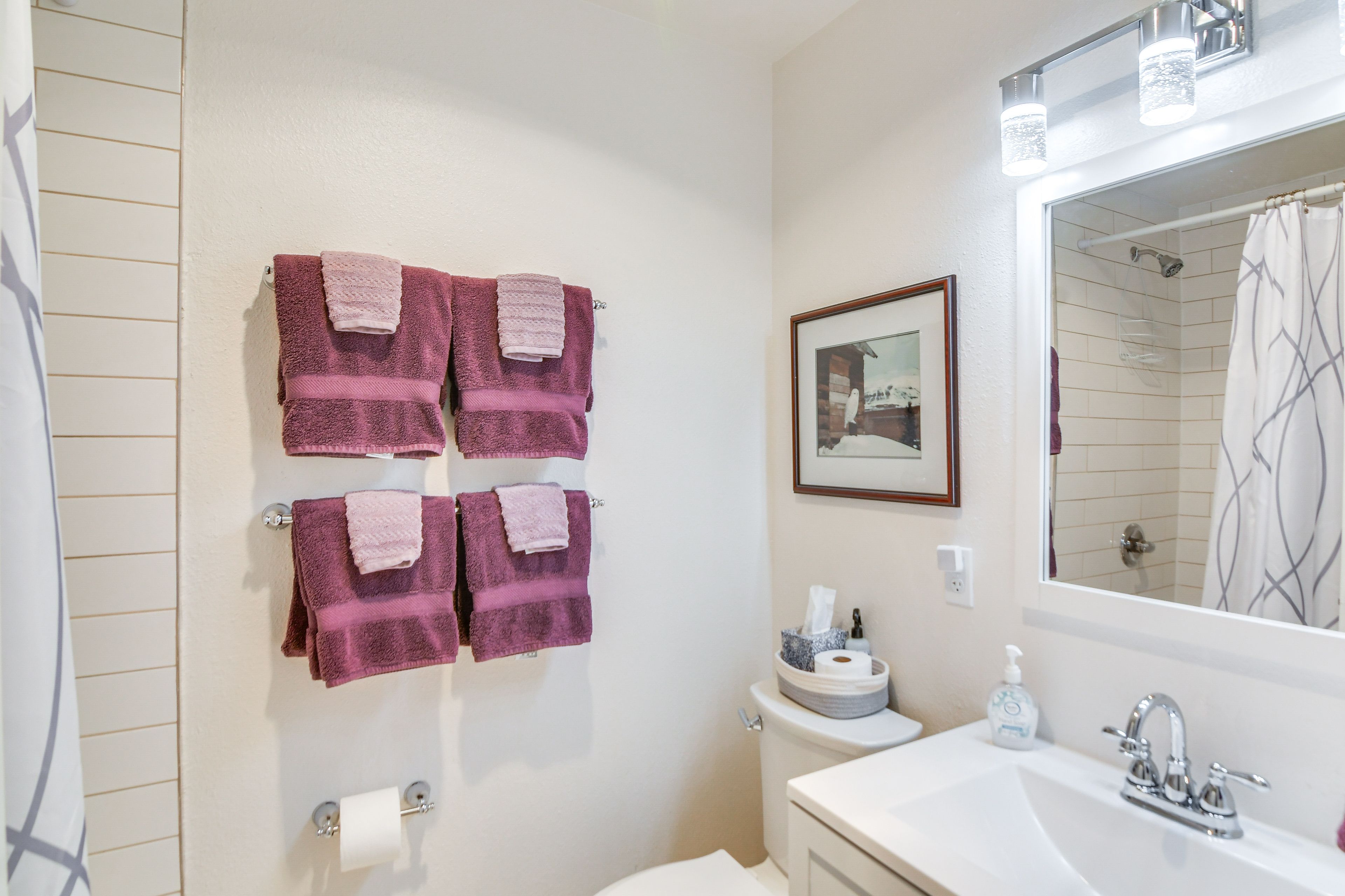En-Suite Bathroom | Towels & Linens Provided