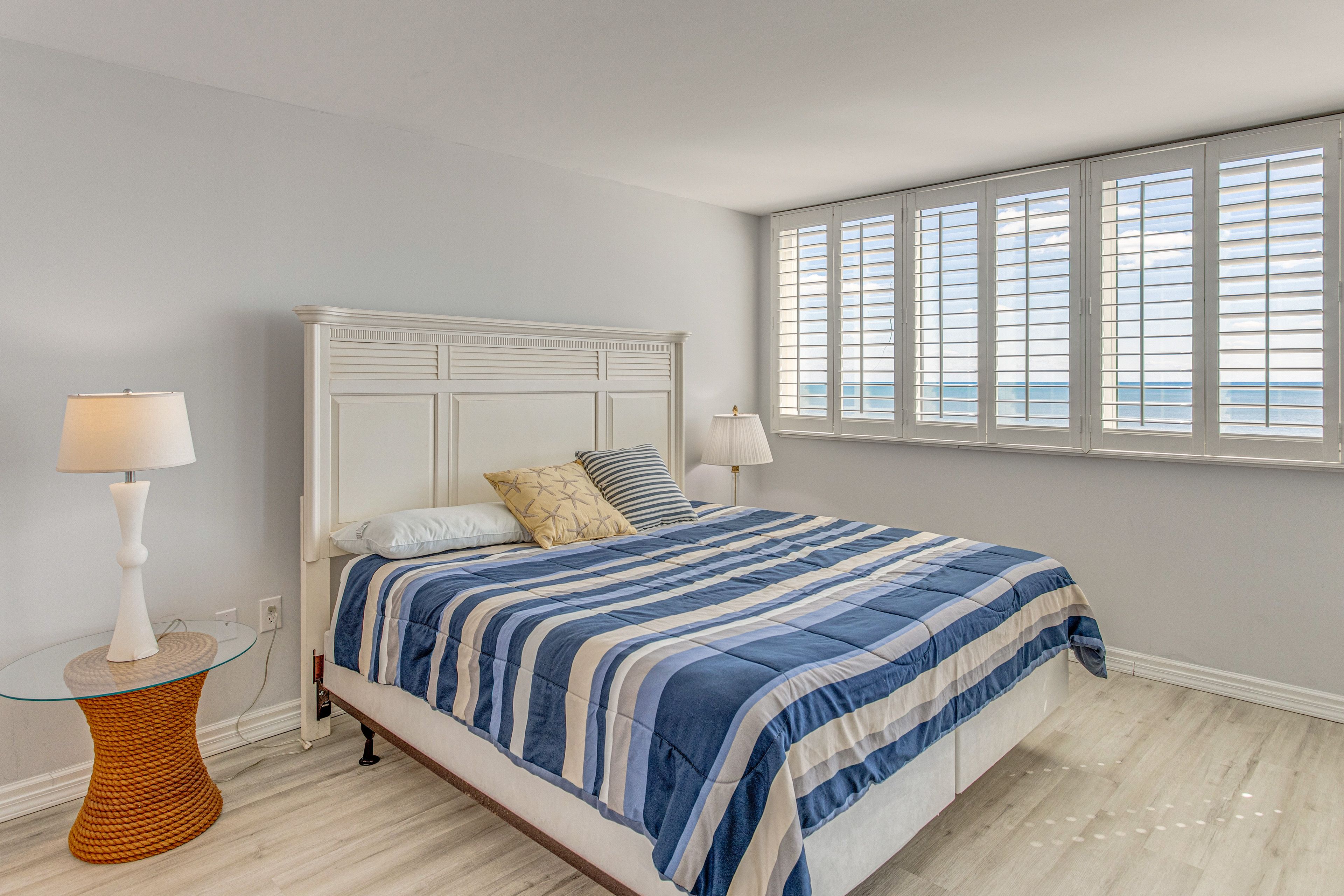 Bedroom 1 | King Bed