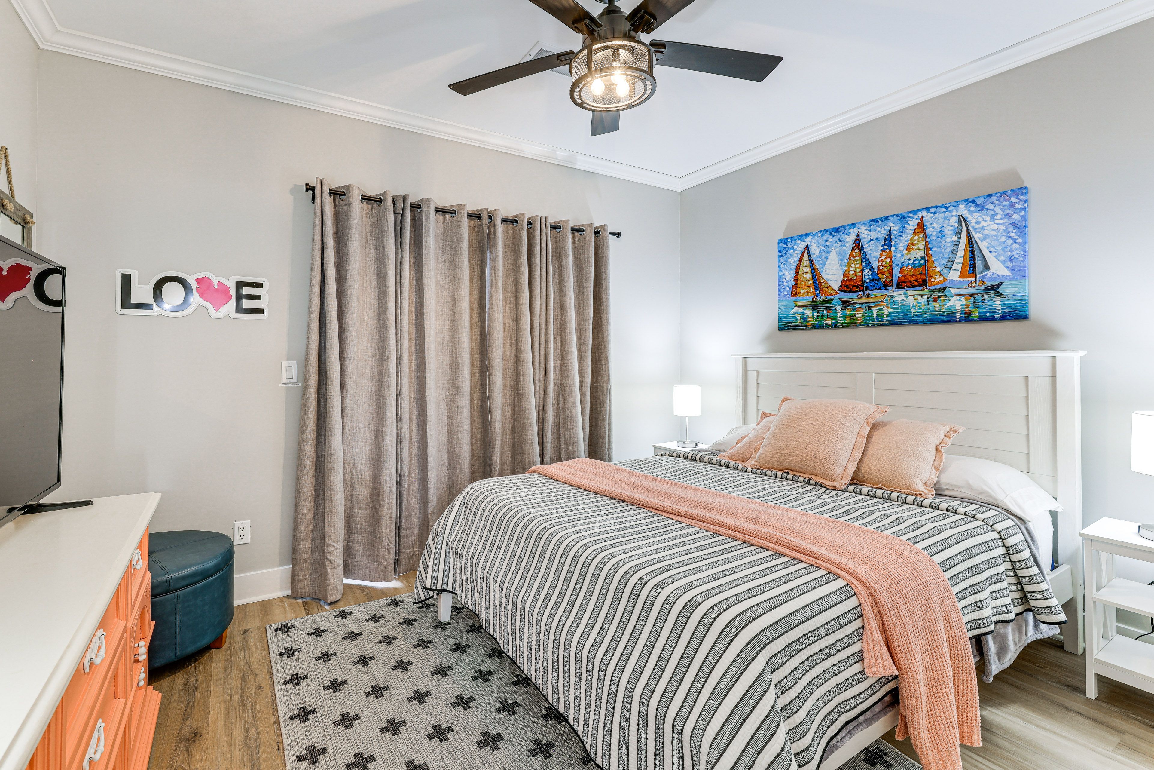 Bedroom 4 | Queen Bed | Deck Access | Smart TV | Lower Level