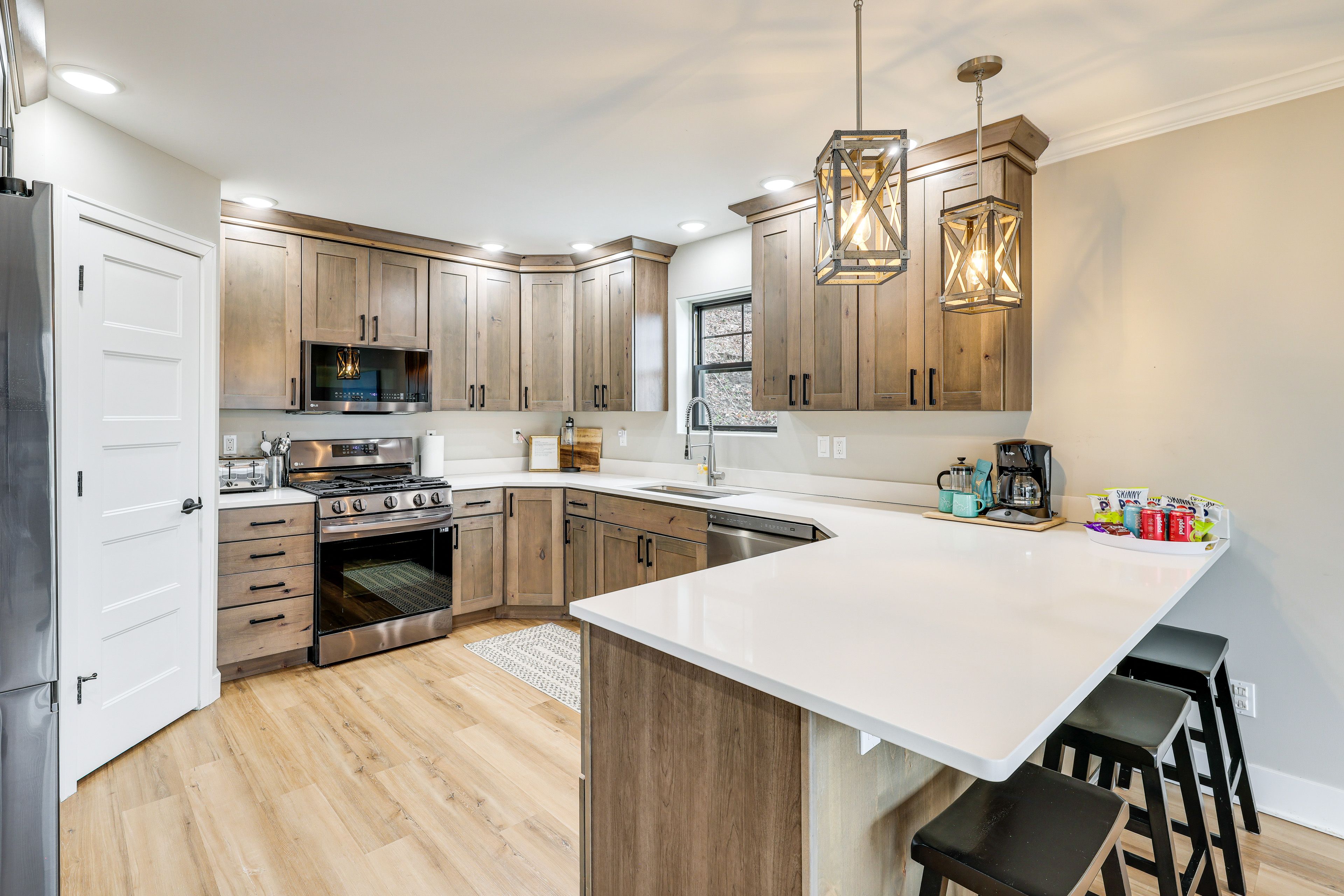 Kitchen | Blender | Ice Maker | Main Level
