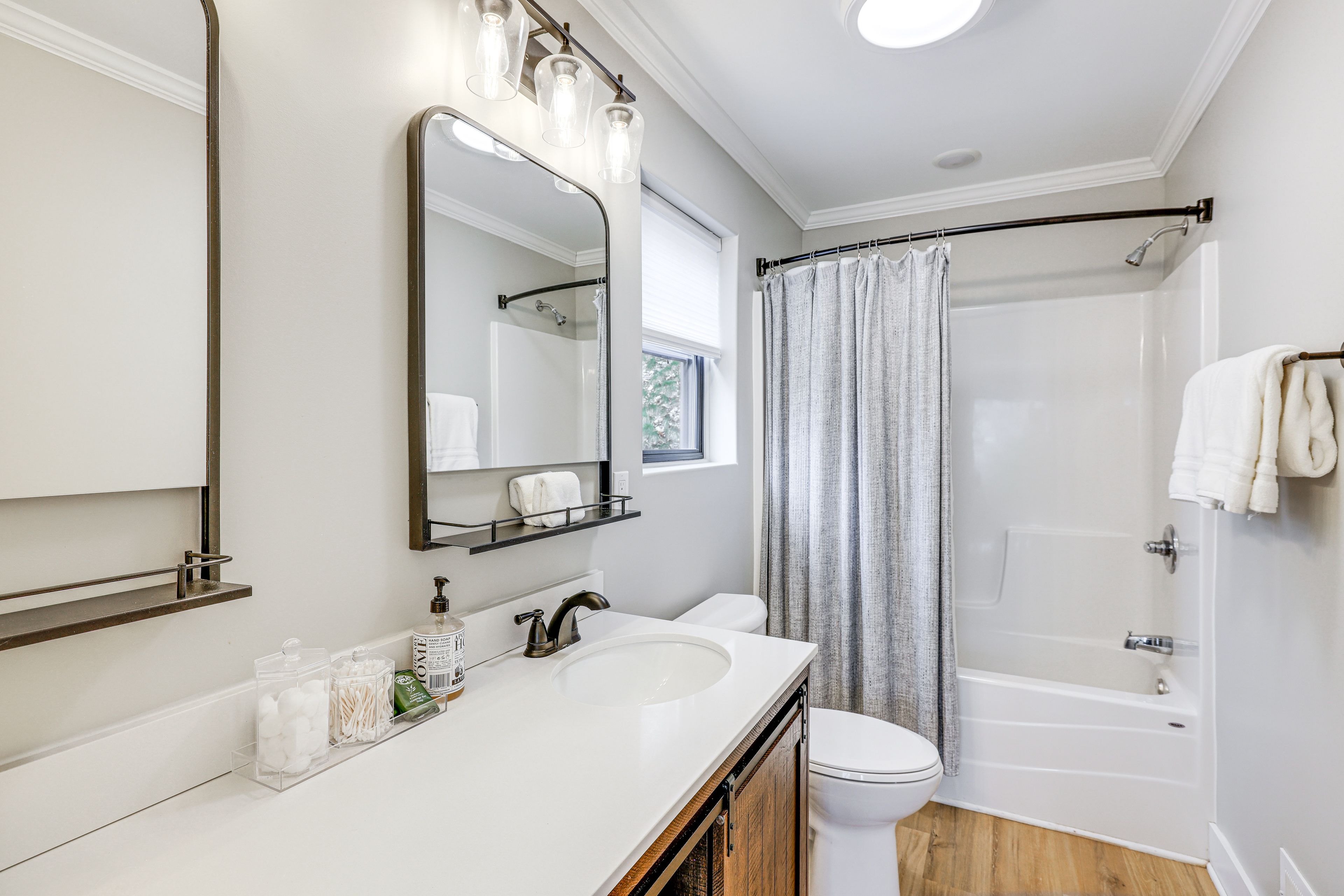 Full Bathroom | Main Level
