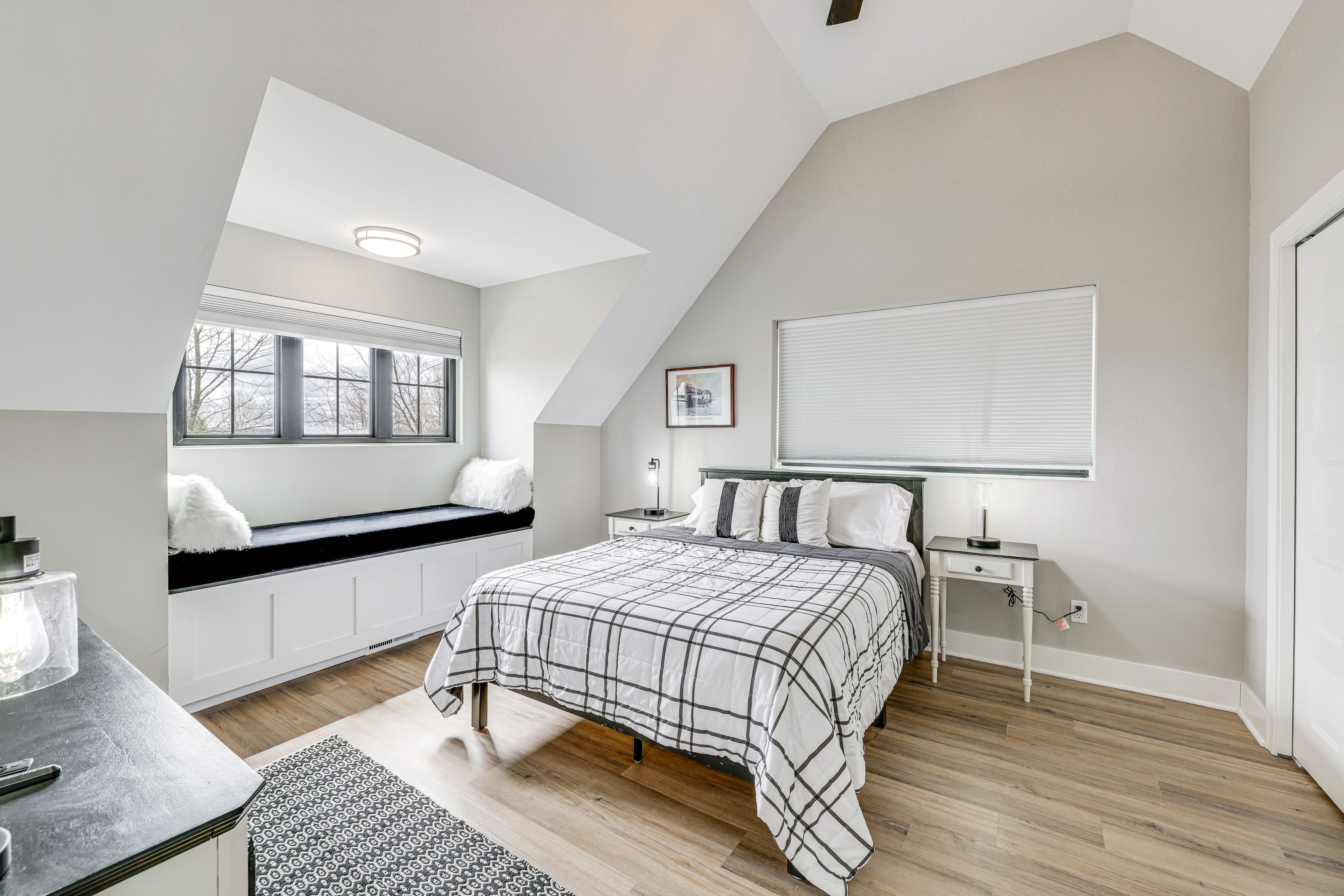 Bedroom 3 | Queen Bed | Smart TV | Upper Level