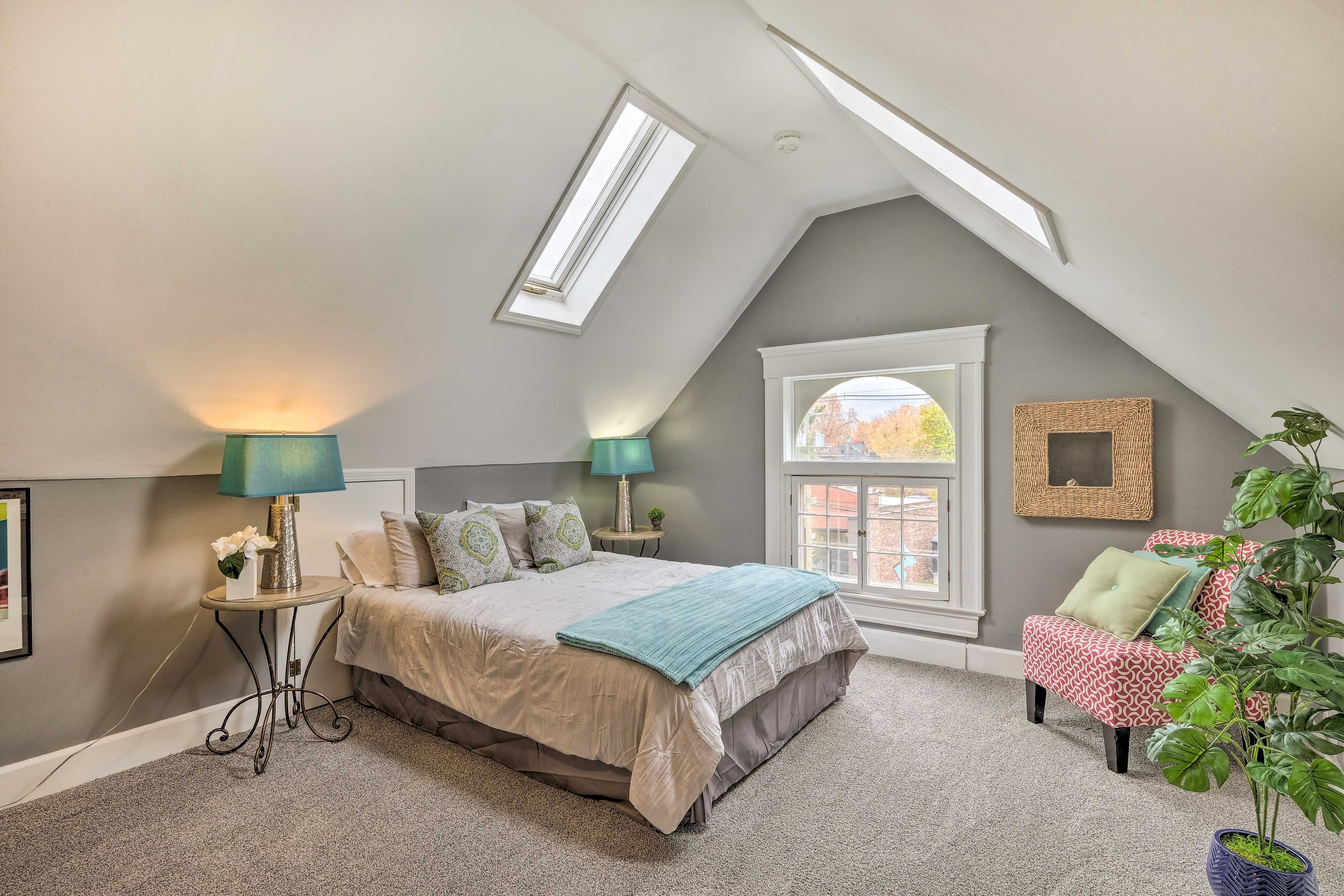 Studio | Queen Bed