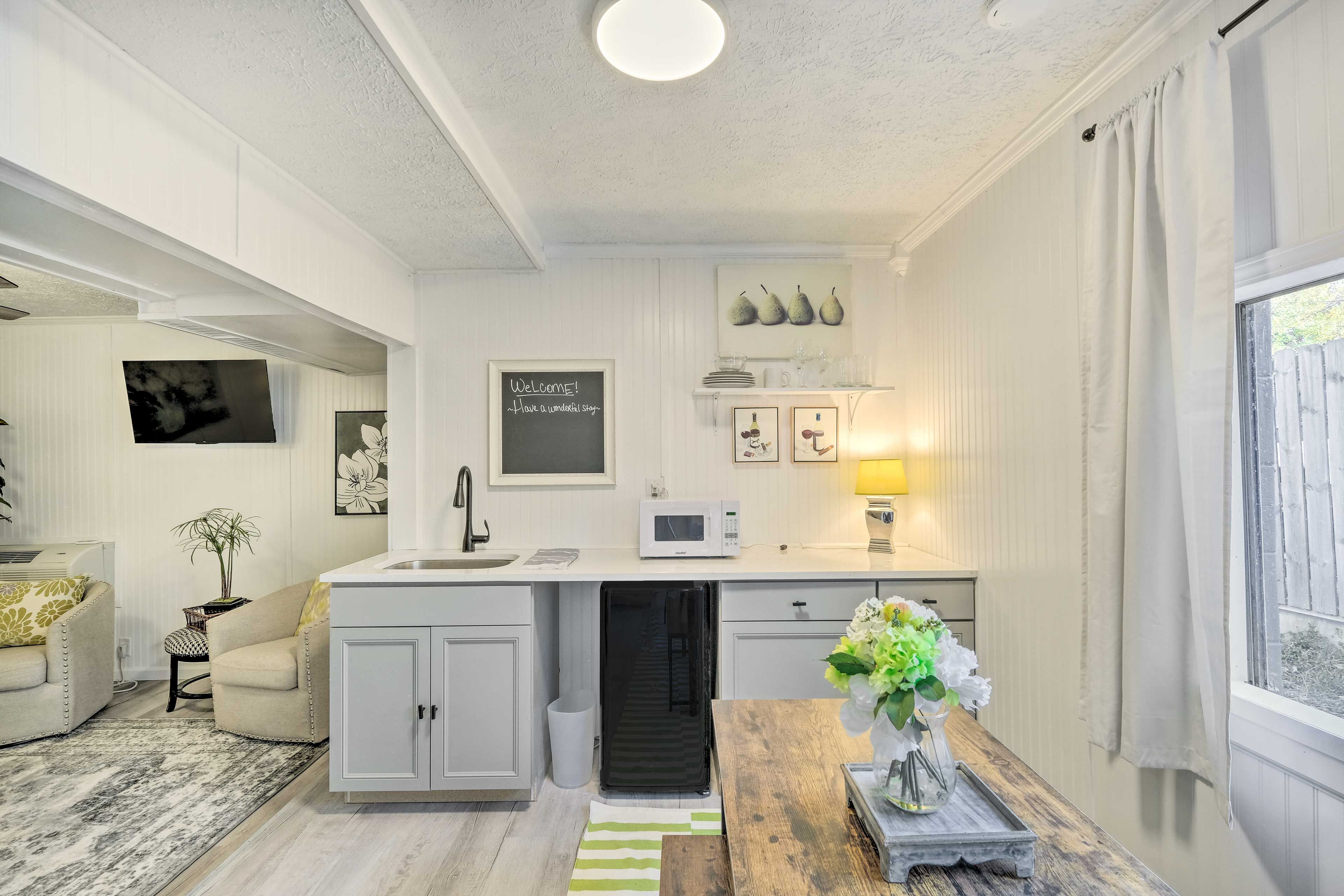 Kitchenette | Dining Area
