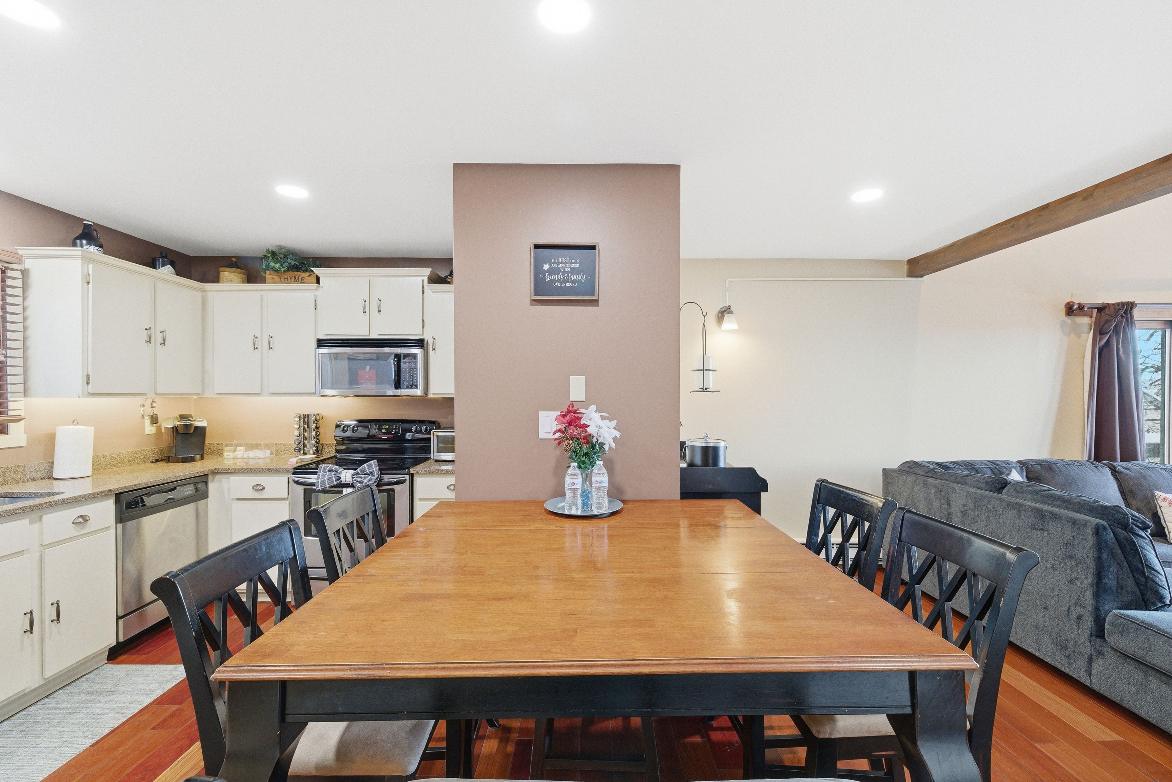 Dining Area | Dishware & Flatware Provided