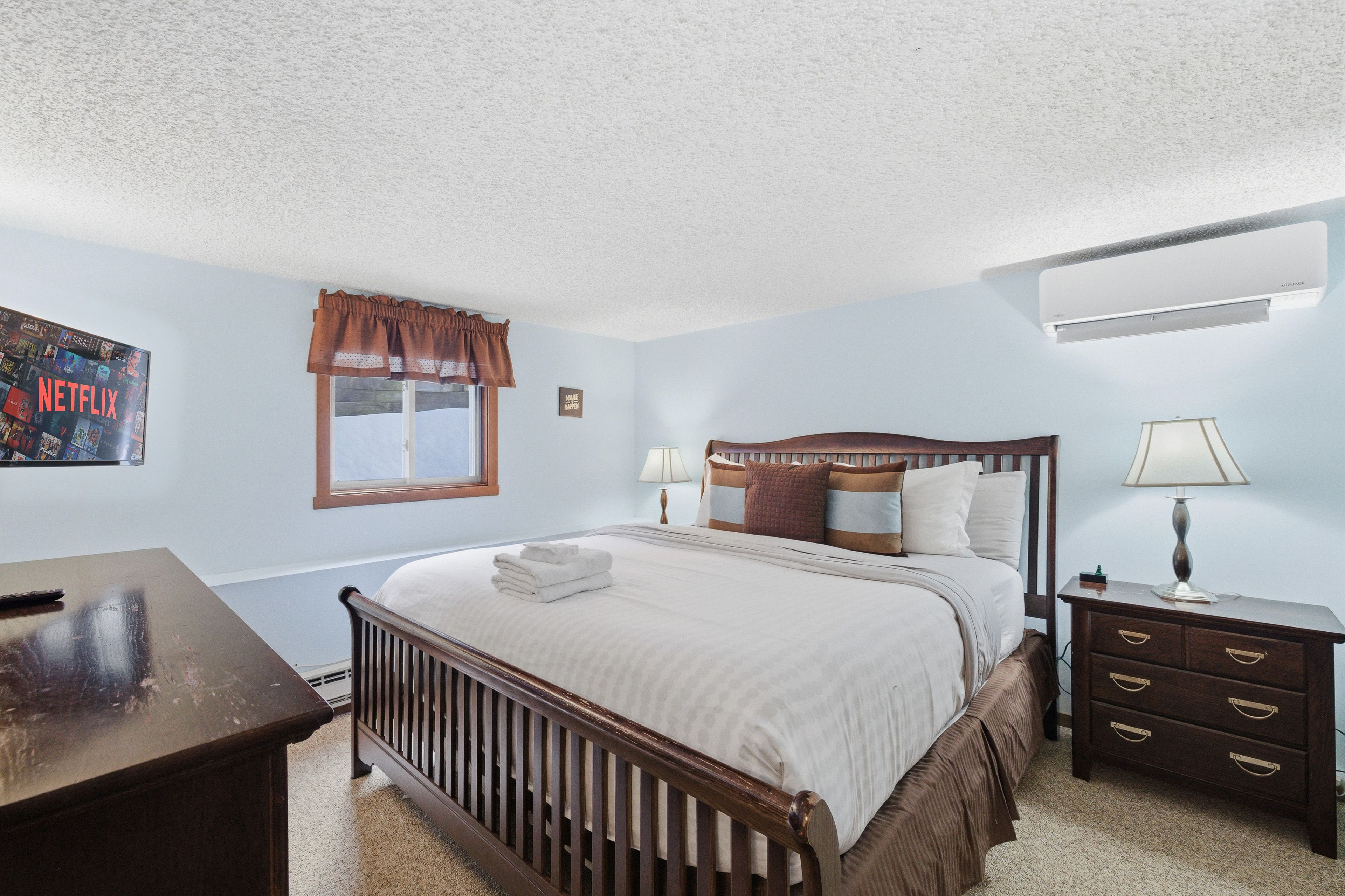 Bedroom 2 | King Bed | Ground Floor