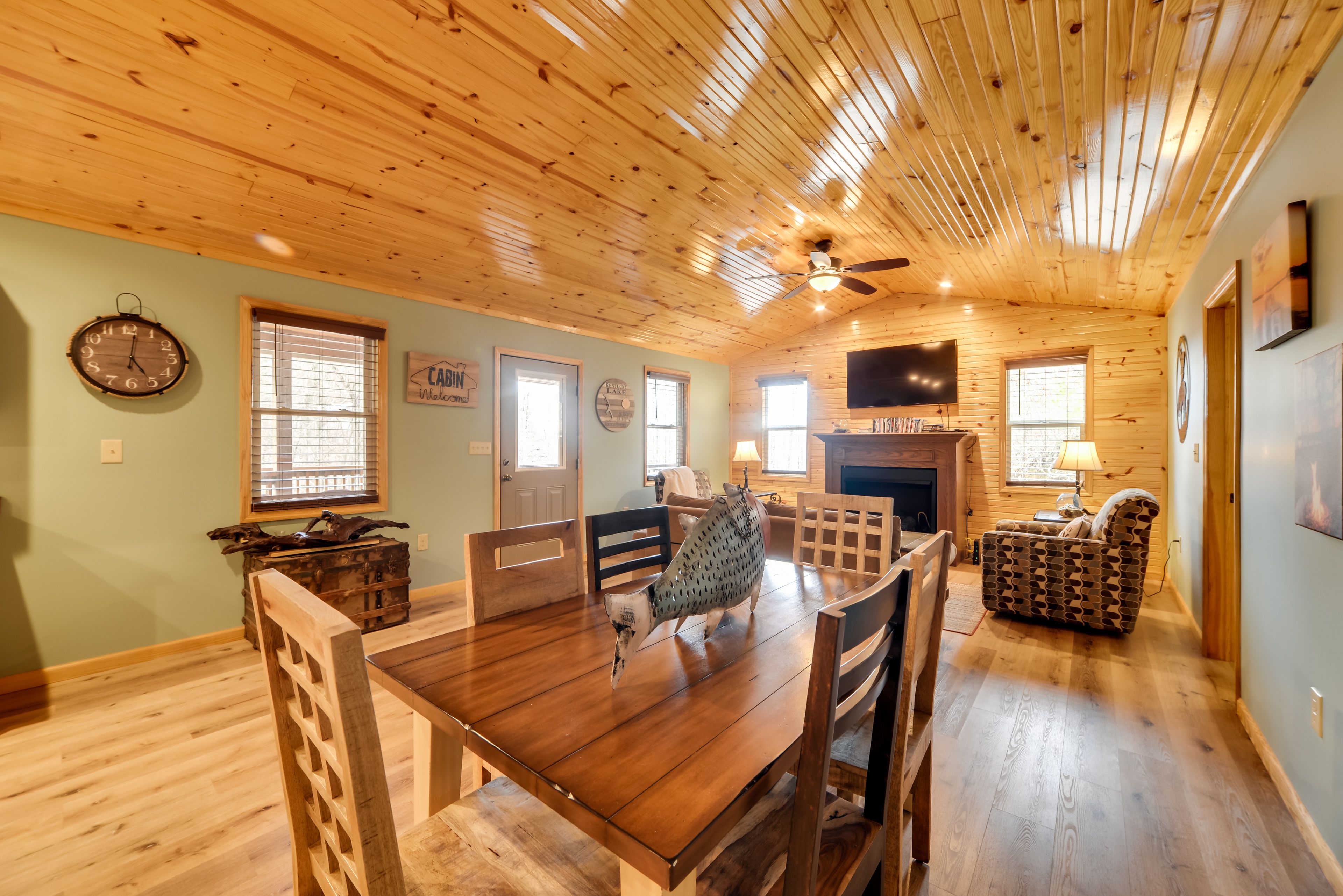 Dining Area | Dishware & Flatware Provided