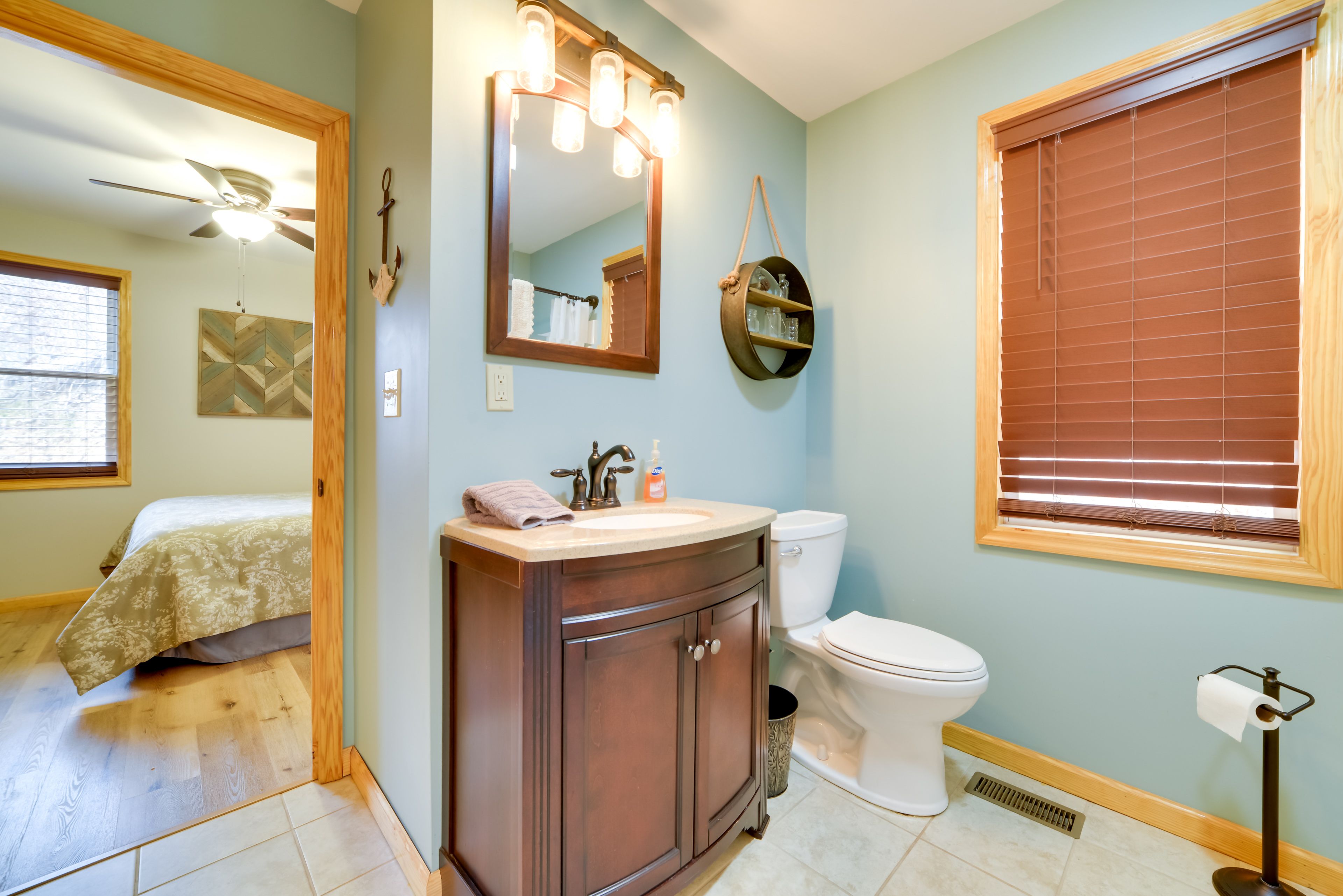 Full Bathroom | Complimentary Toiletries
