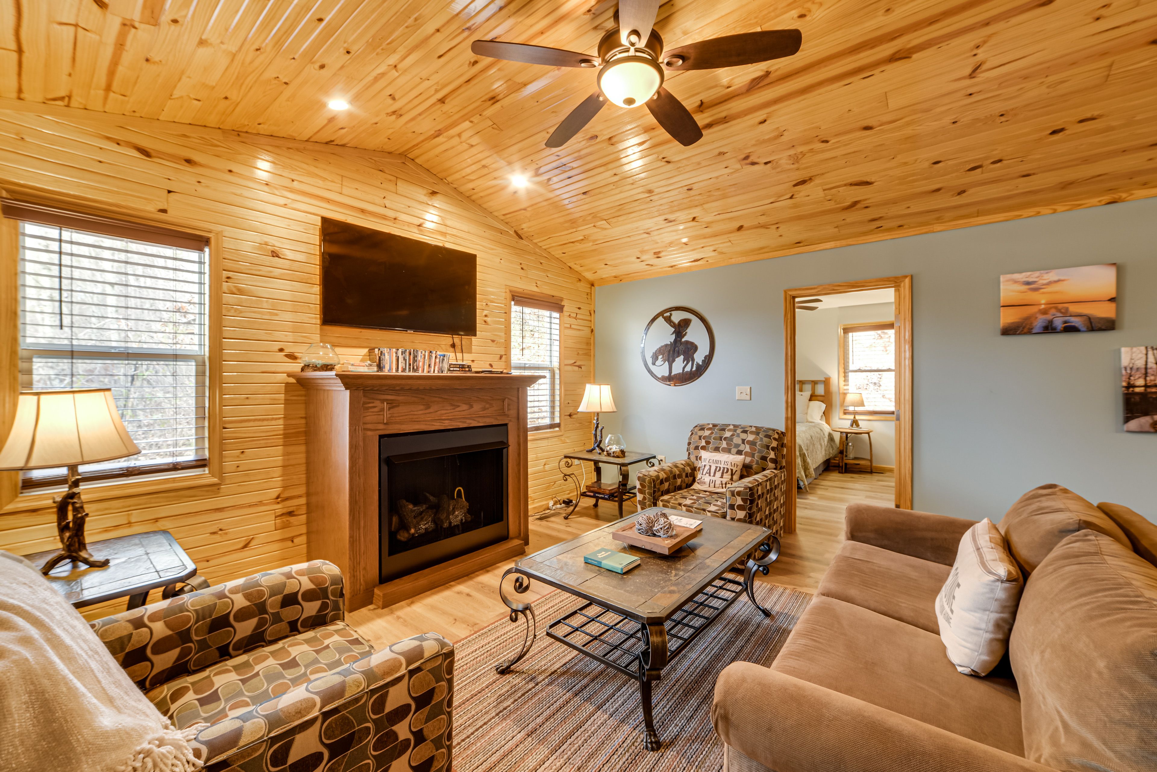 Living Room | Free WiFi | Smart TVs | Central A/C
