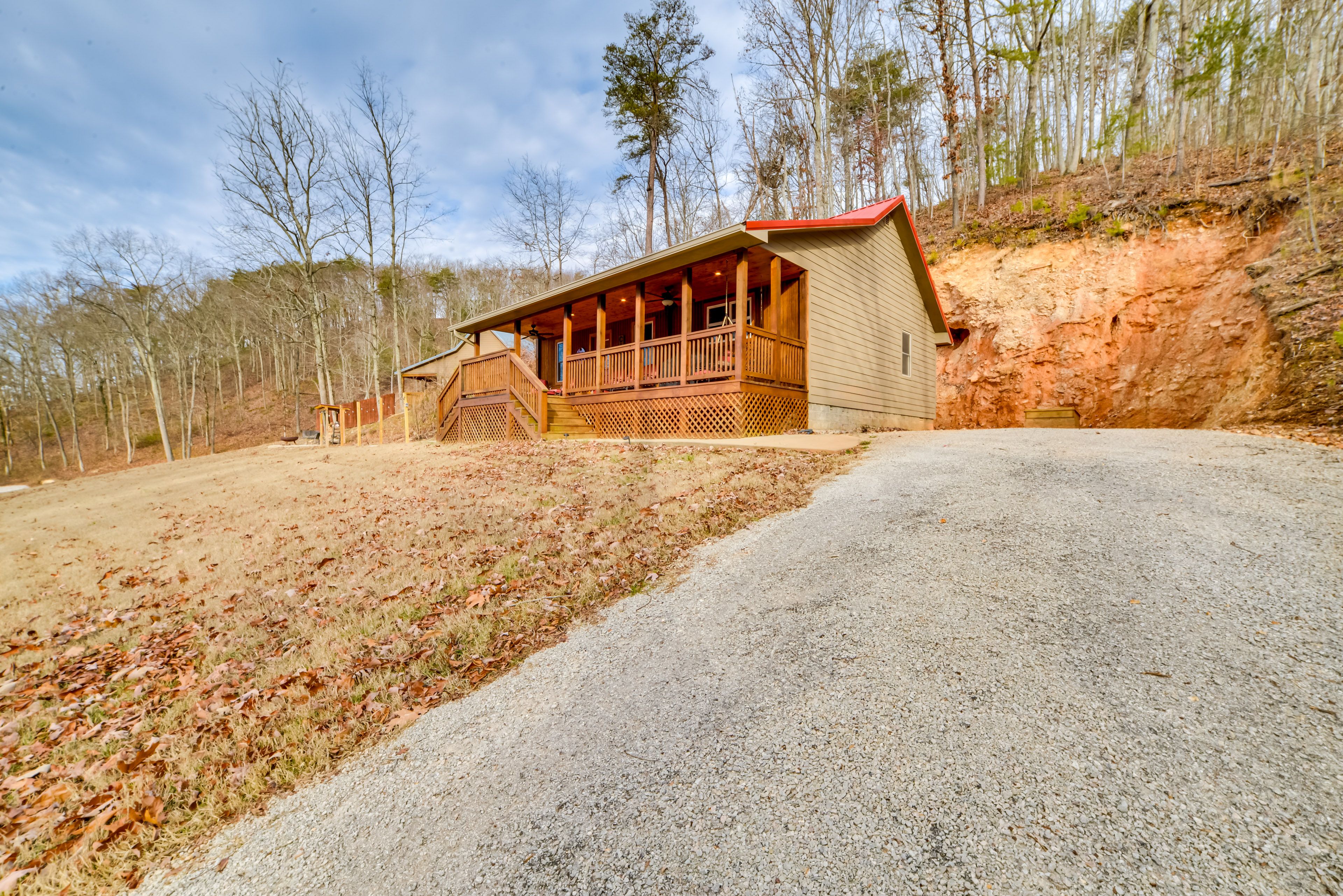 Parking | Driveway (2 Vehicles) | Trailer Parking Available