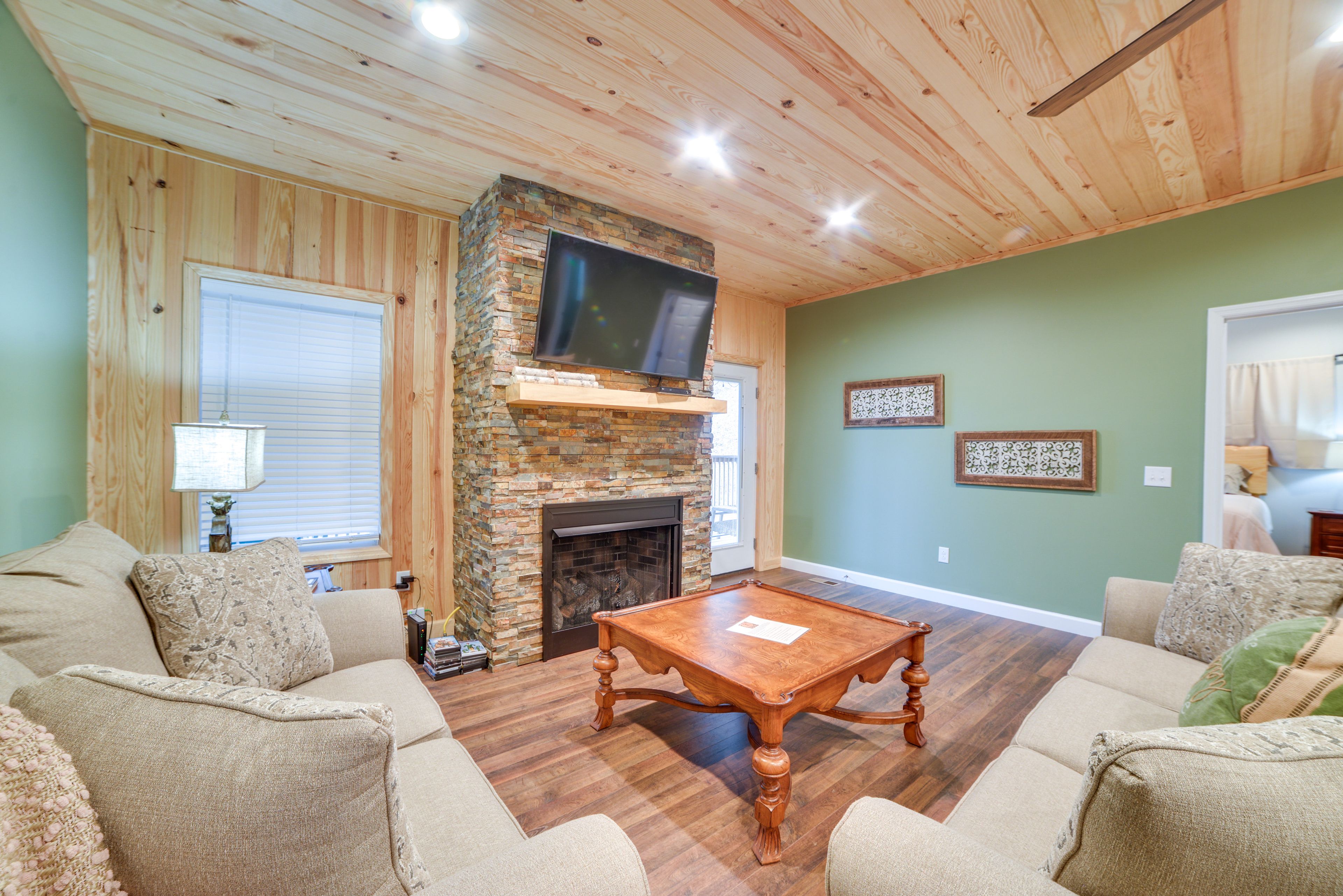 Living Room | Smart TVs | Free WiFi | Gas Fireplace