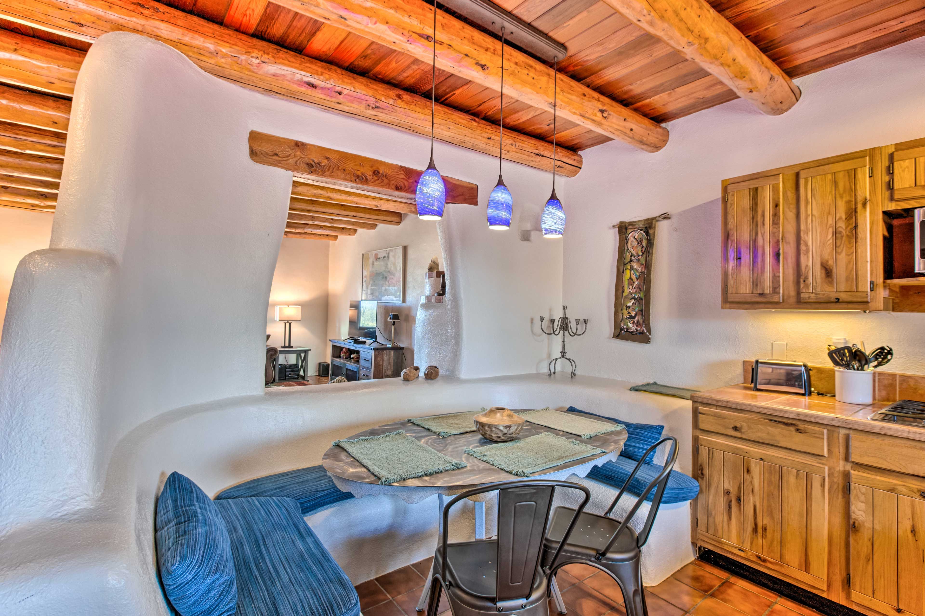 Dining Area | Dishware/Flatware Provided